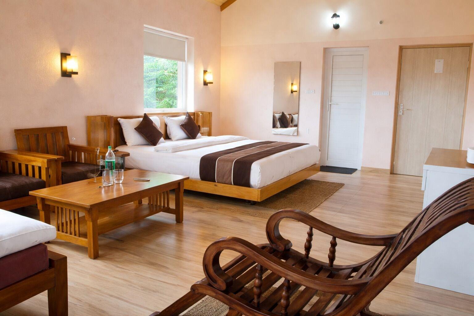 Varios Mohini Hotel Lake View Cottage Bhimtal