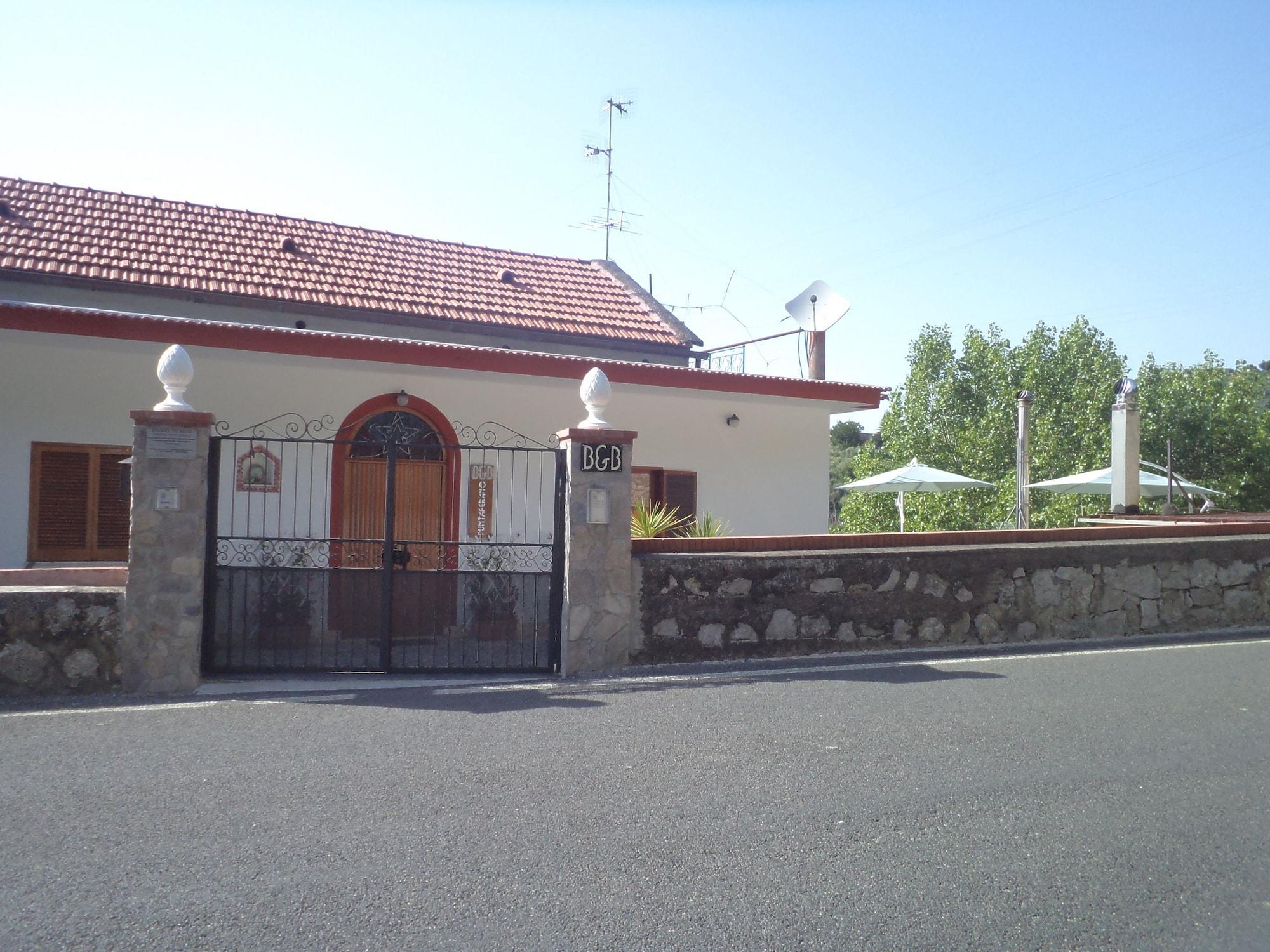 Vista Exterior B&B Puntaferano