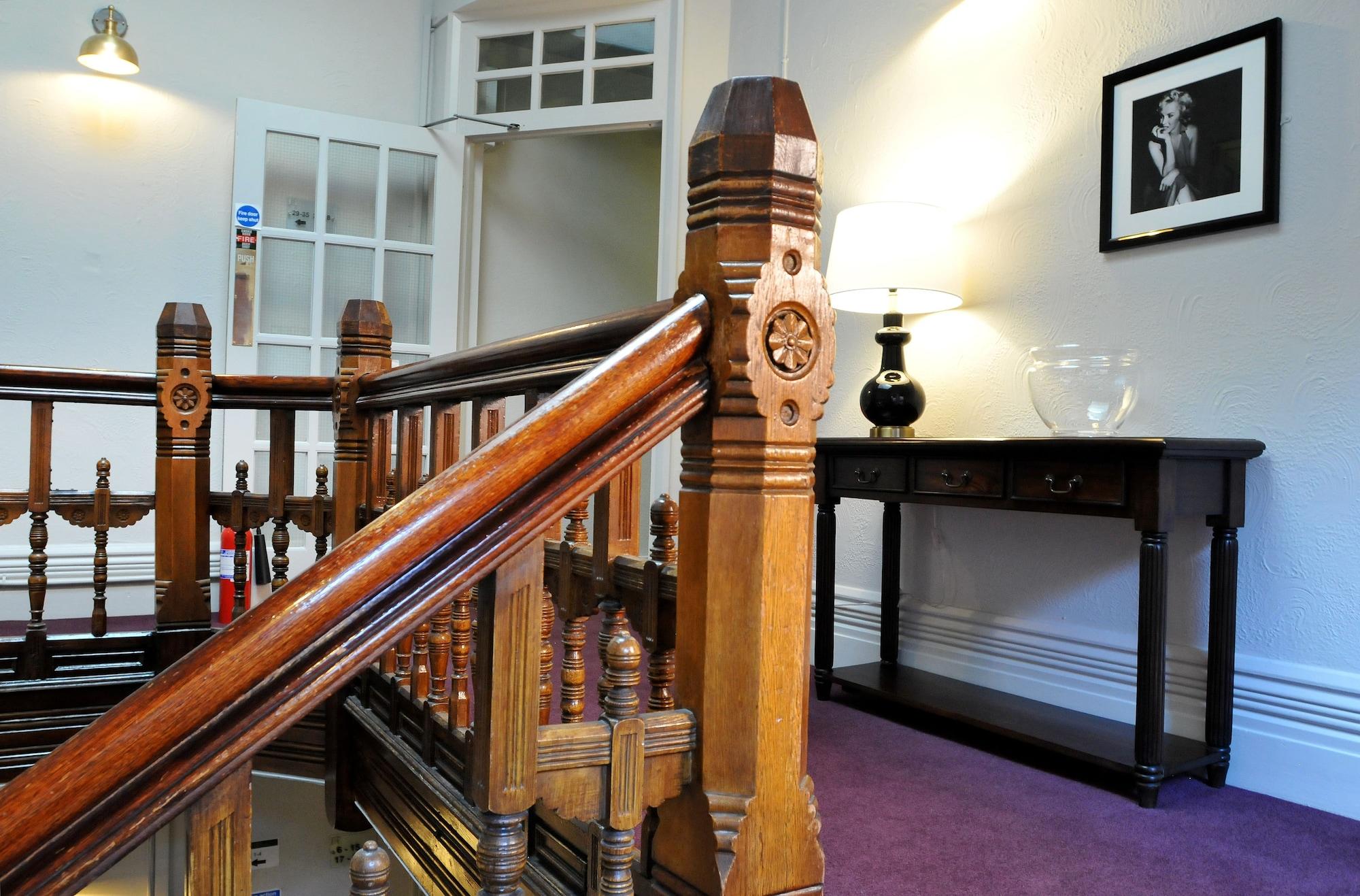 Varios The Royal Hotel Crewe, A BRILLIANT Collection