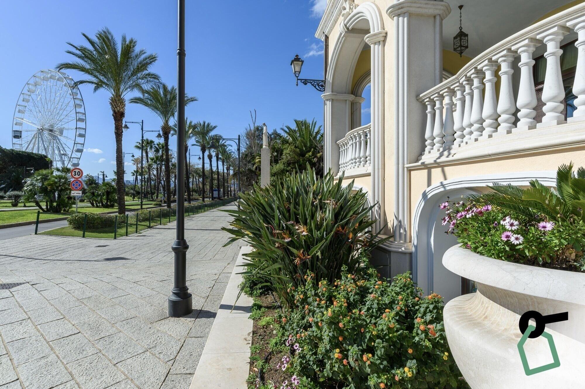 Vista Exterior Hotiday Olbia Porto