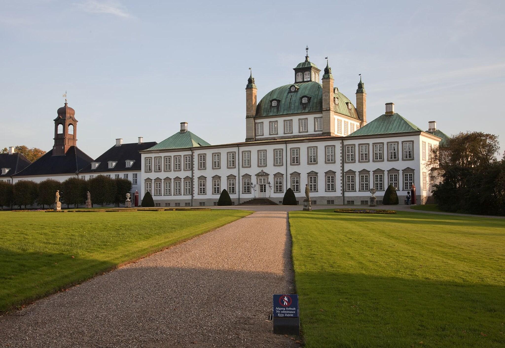 Vista Exterior Fredensborg Store Kro