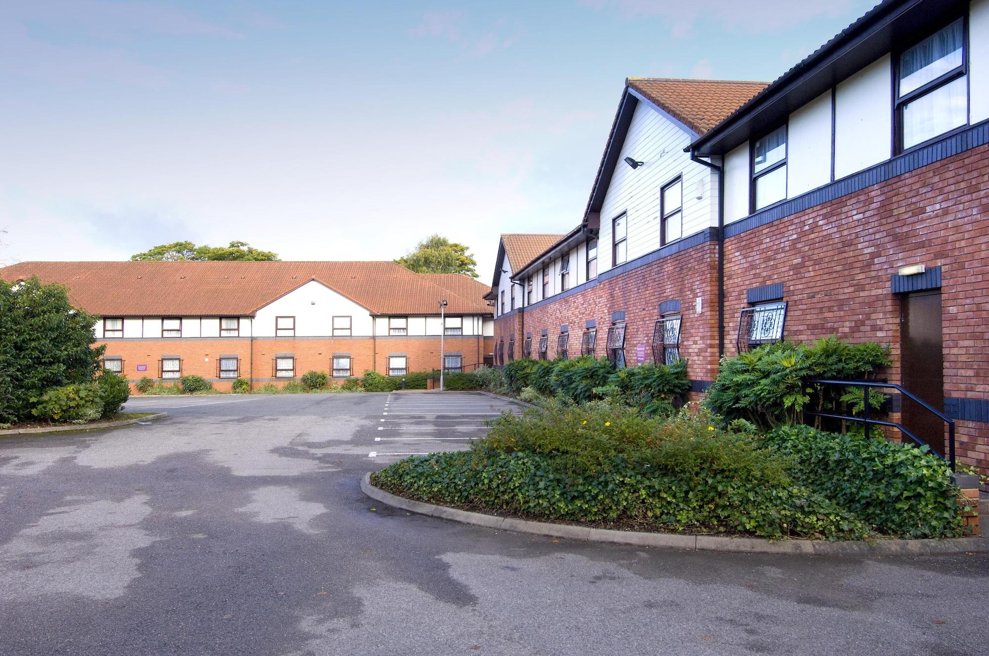 Vista Exterior Premier Inn Liverpool - West Derby