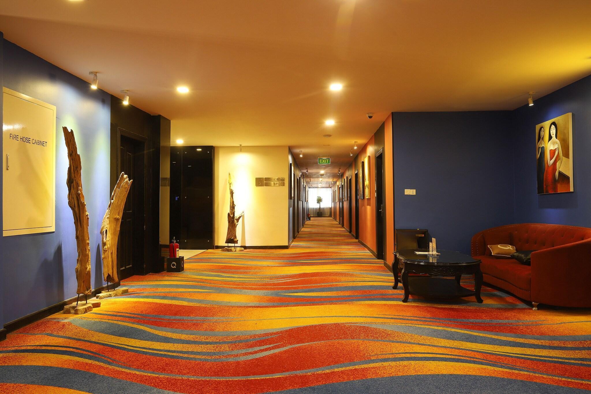 Vista Lobby Queenco Hotel & Casino