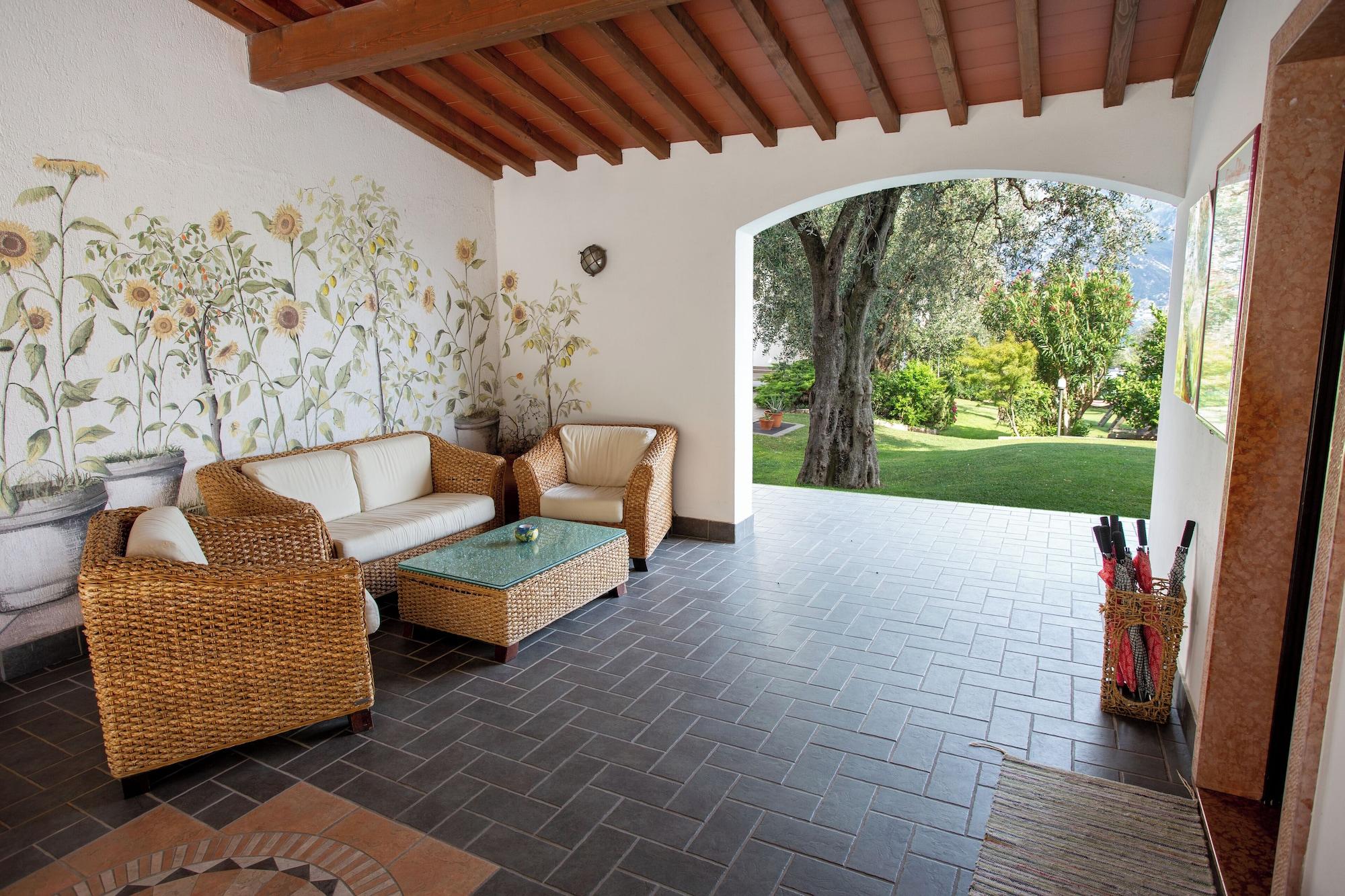 Vista Lobby Hotel Alesi