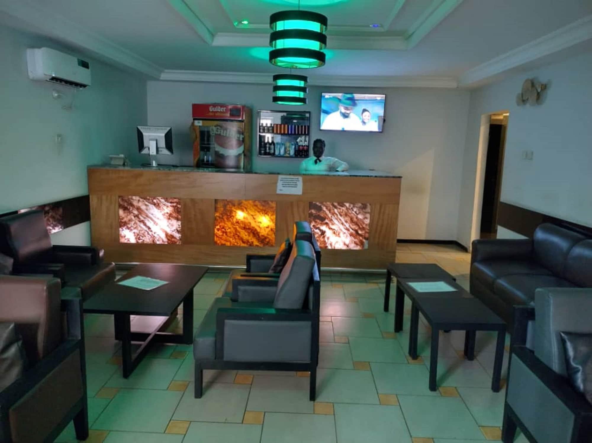 Bar/Salón Adig Suites Abakaliki