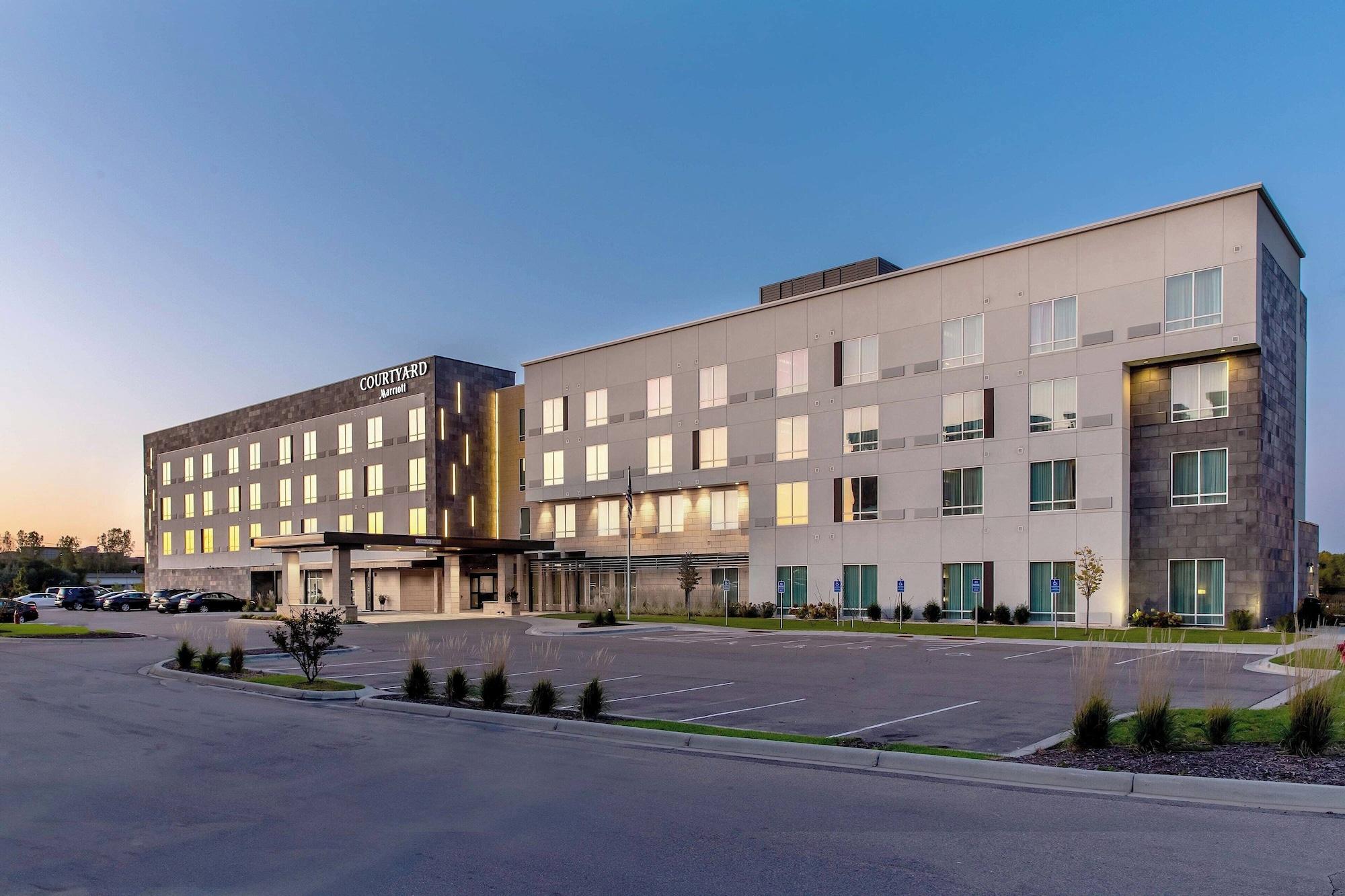 Vista Exterior Courtyard by Marriott St Paul Woodbury