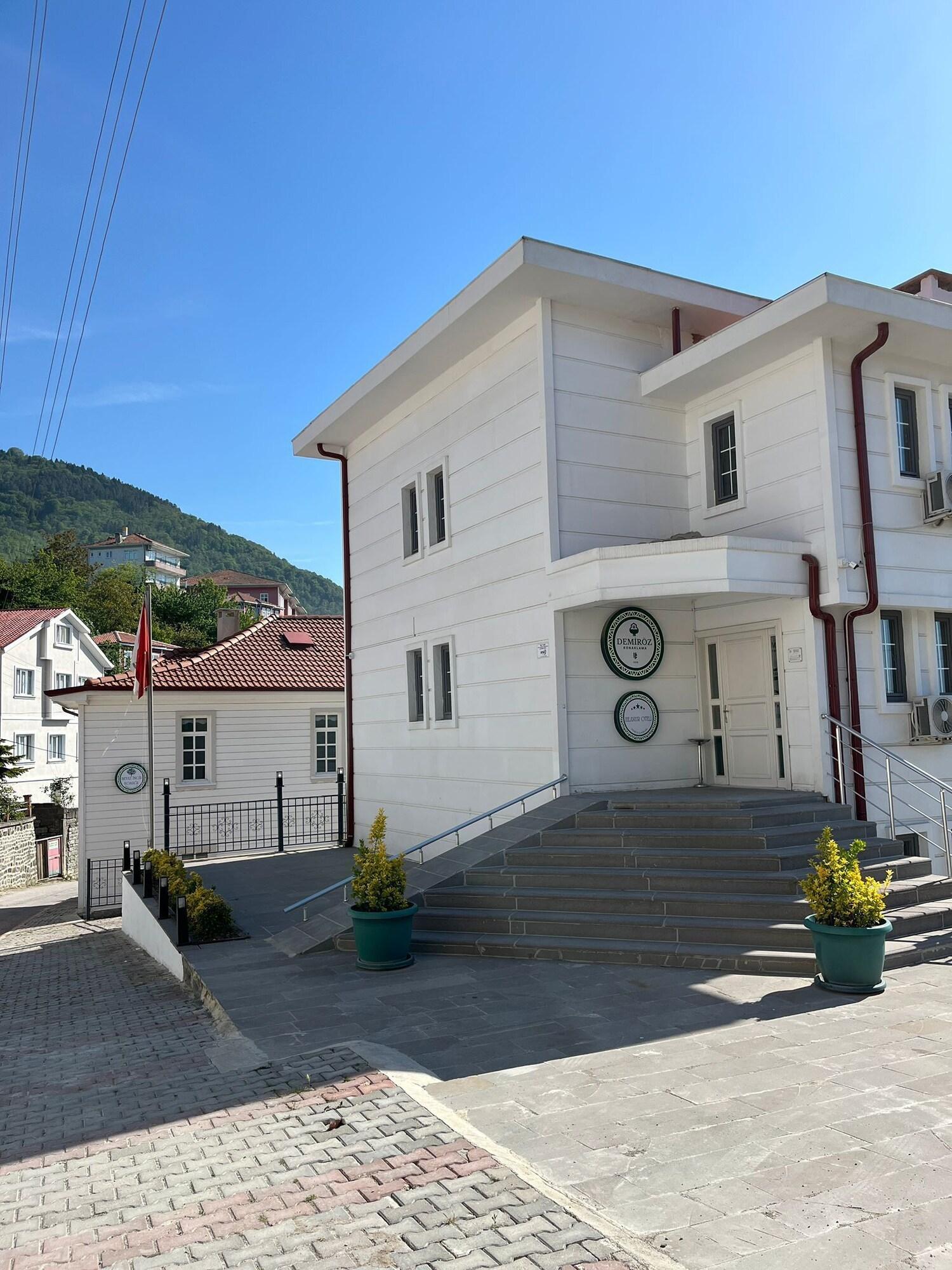 Varios İnebolu EsKonak Otel