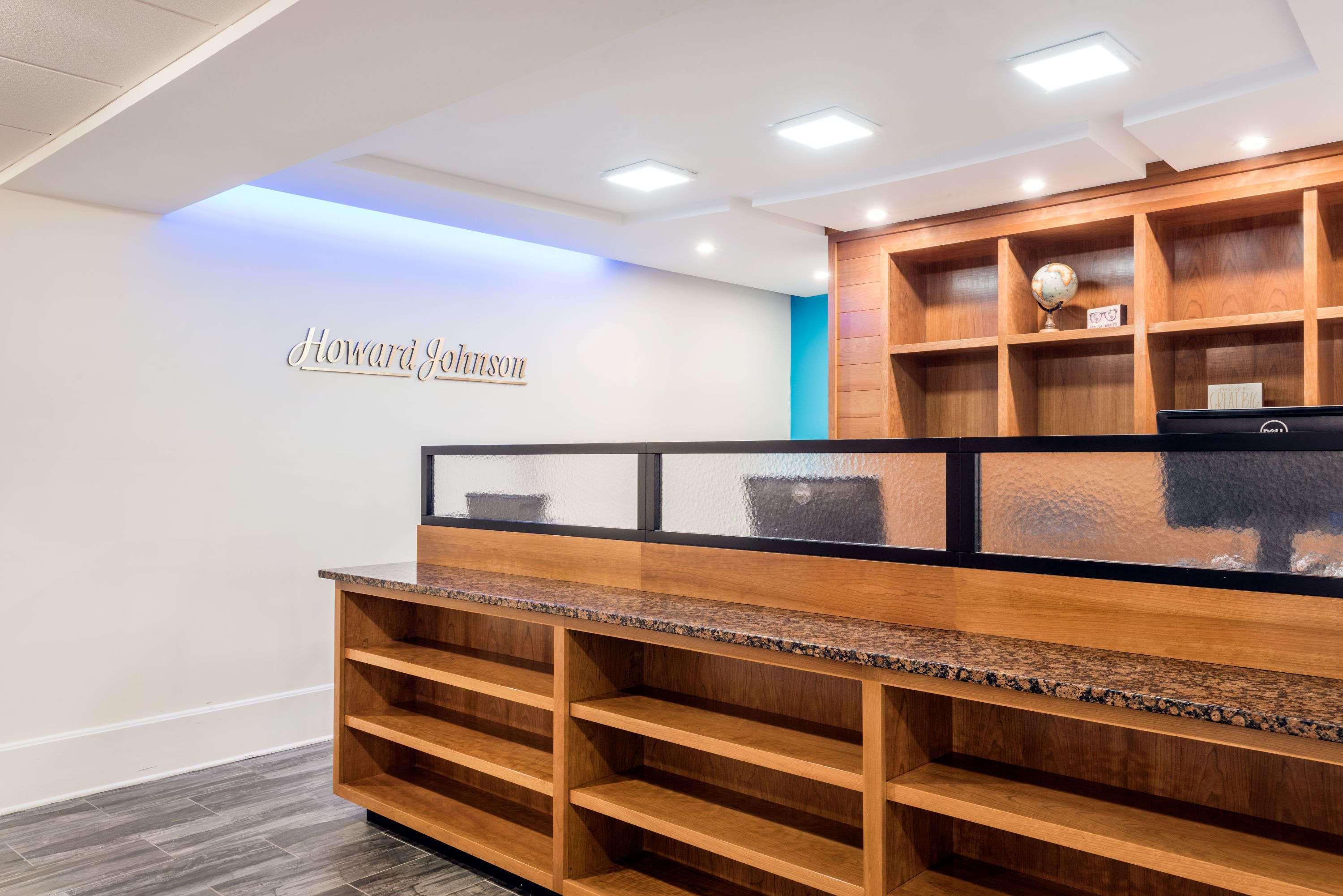Vista Lobby Howard Johnson by Wyndham Quincy/Boston