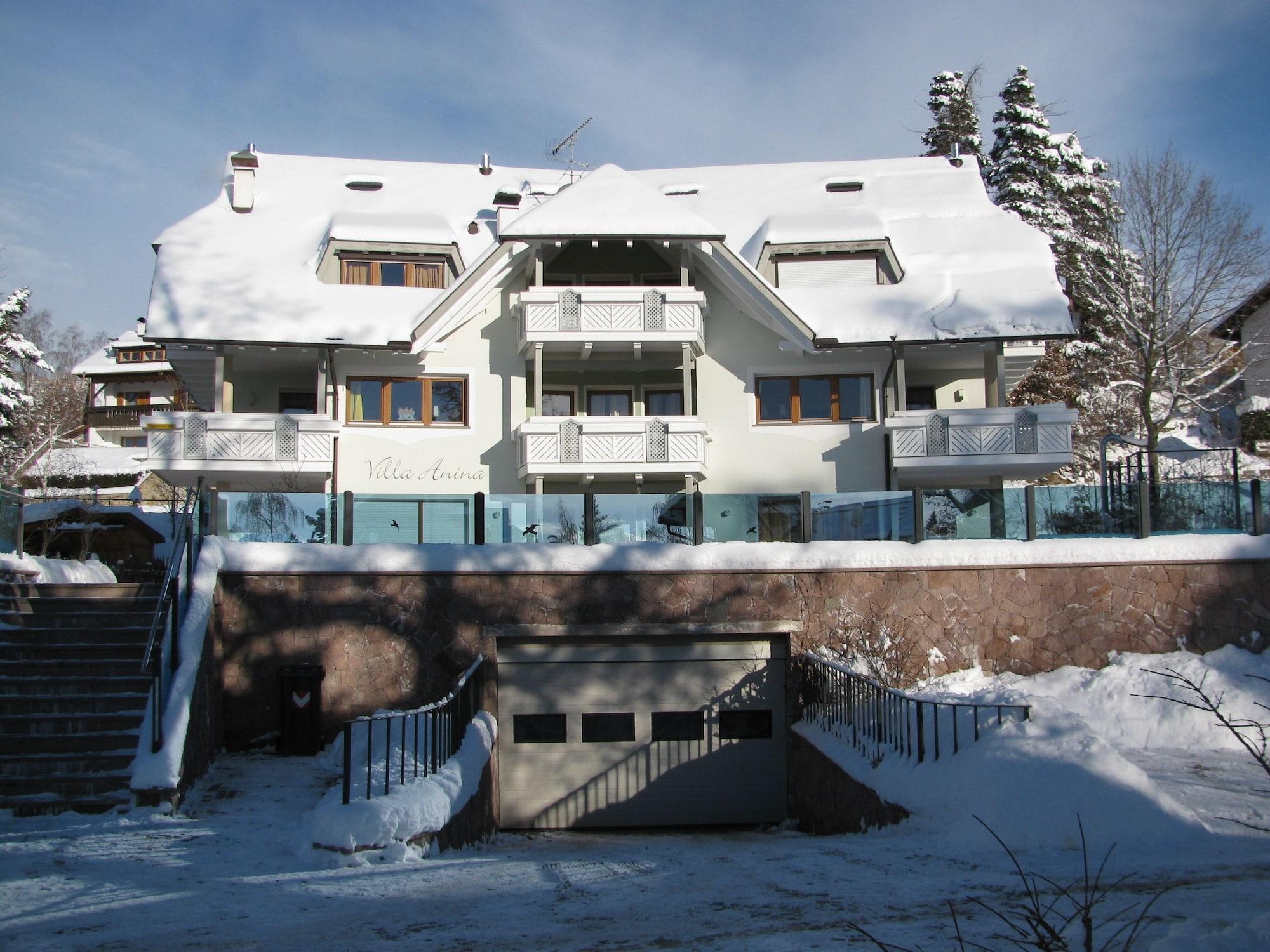 Vista Exterior Villa Anina