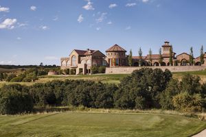 Alojamiento - Flying Horse Resort & Club
