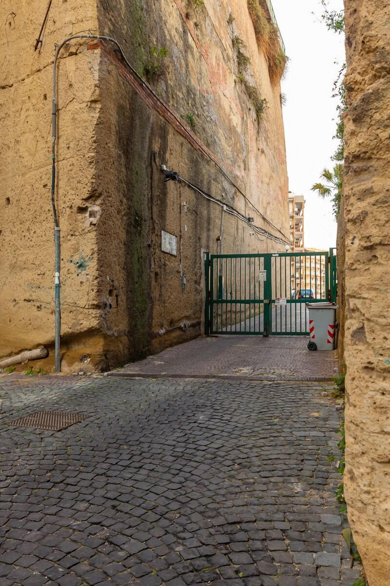 Vista Exterior O House Posillipo by Napoliapartments