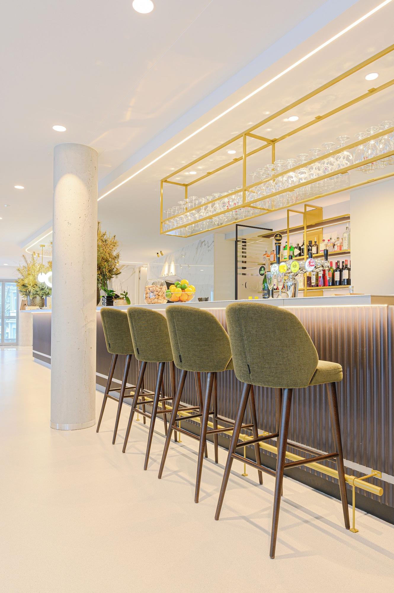 Bar/Salón The CORNR Hotel