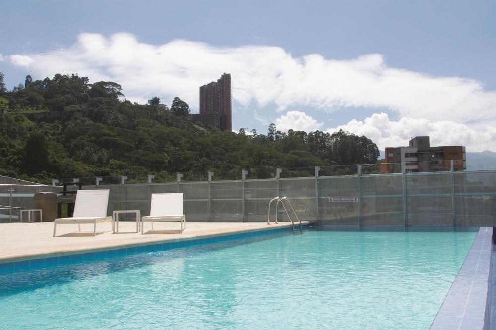 Vista Piscina La Quinta by Wyndham Medellin