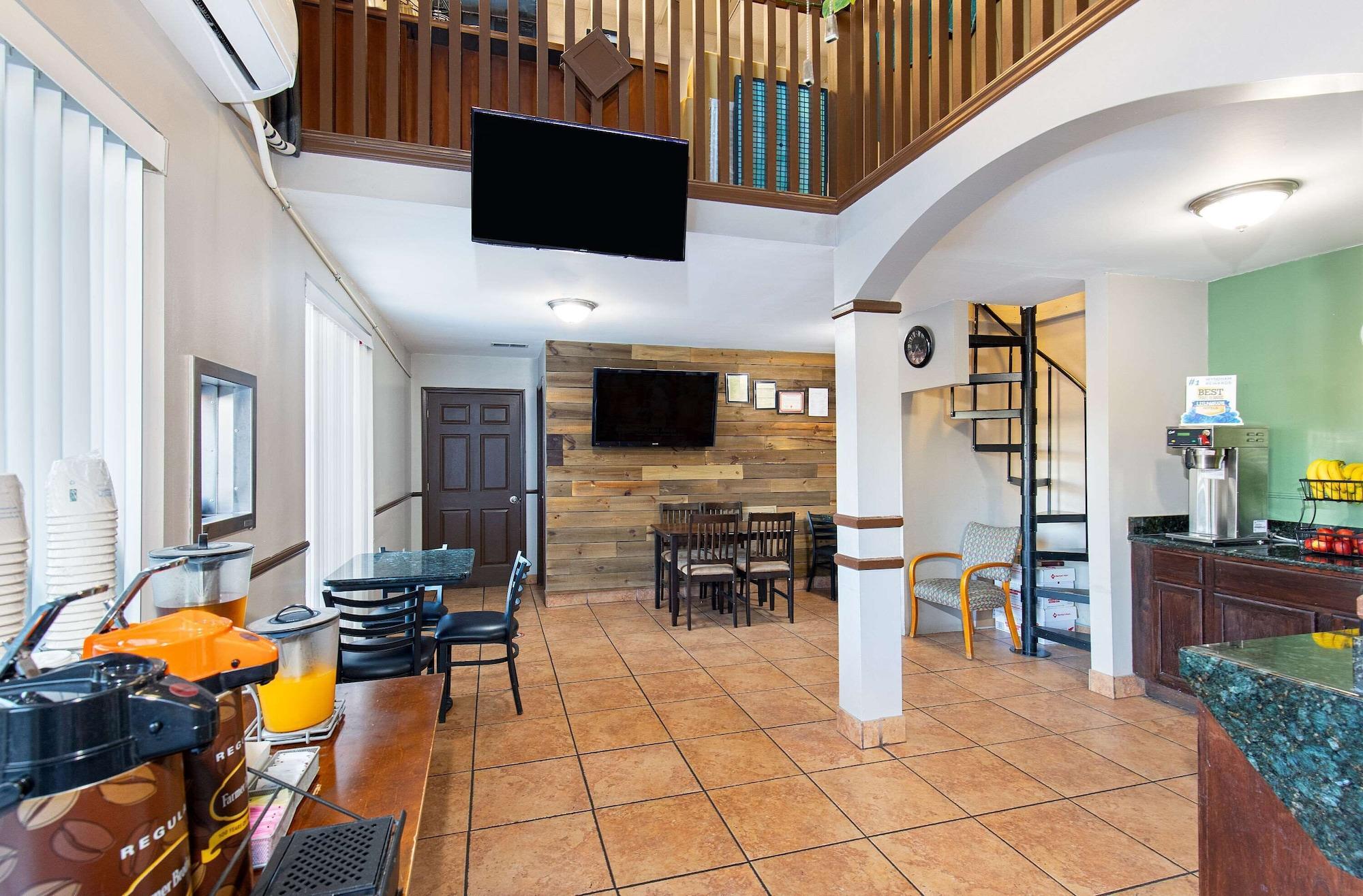 Vista Lobby Super 8 by Wyndham Kingsport