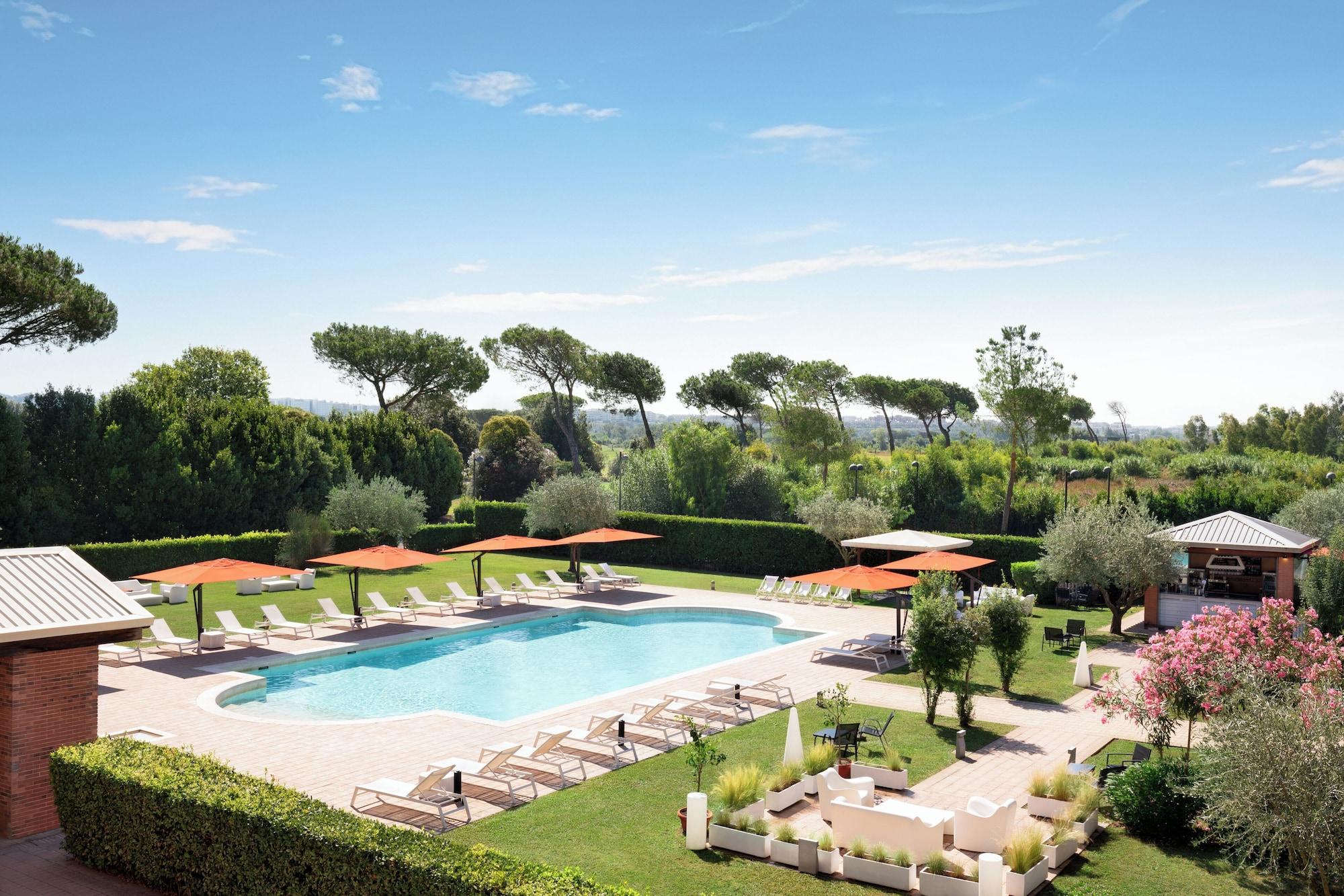 Vista Piscina Sheraton Rome Parco de’ Medici