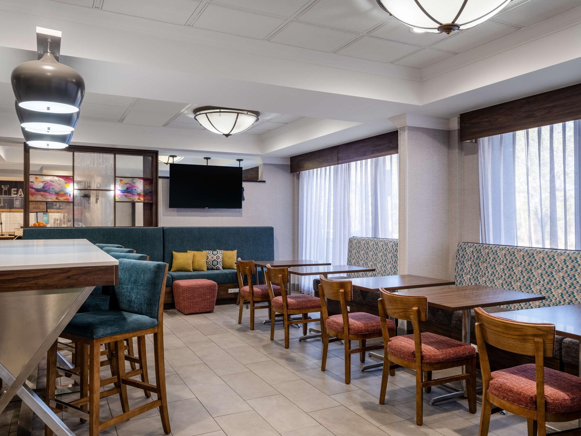 Vista Lobby Hampton Inn Peachtree Corners Norcross