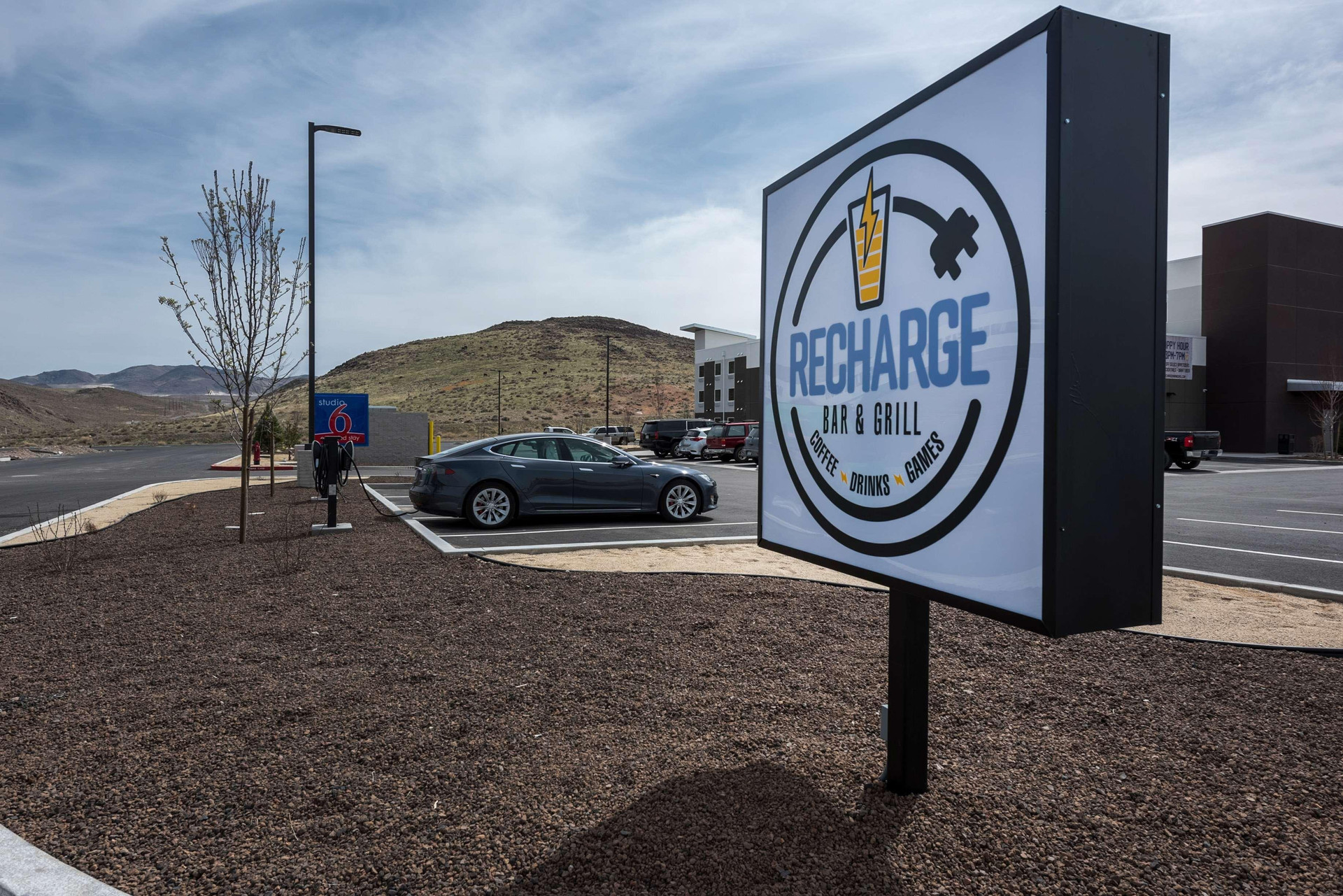 Vista Exterior Studio 6 Mccarran, NV - Sparks - Tahoe - Reno Indu