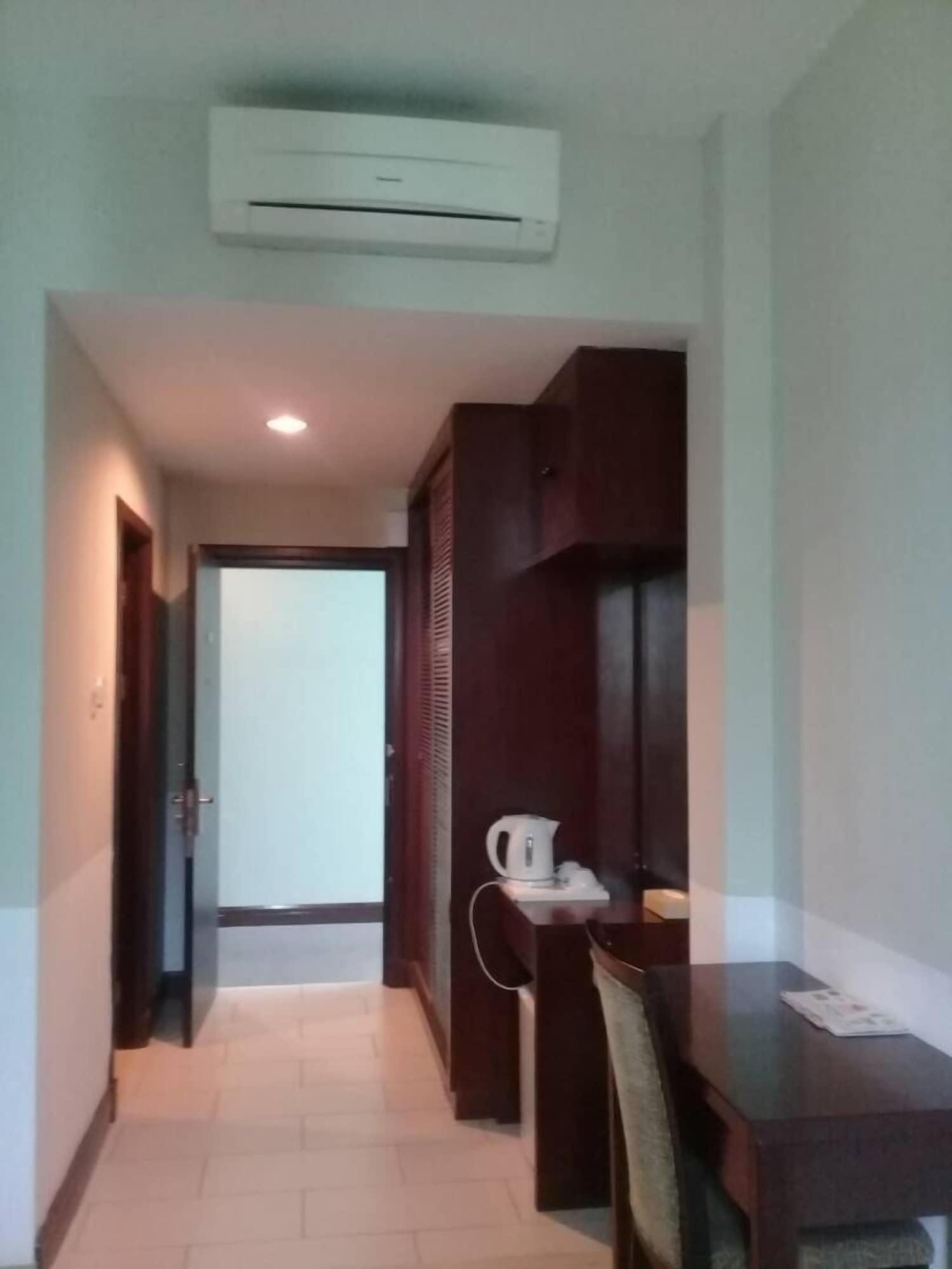 Set de Habitación GinaSuite Kompleks27 Hotel