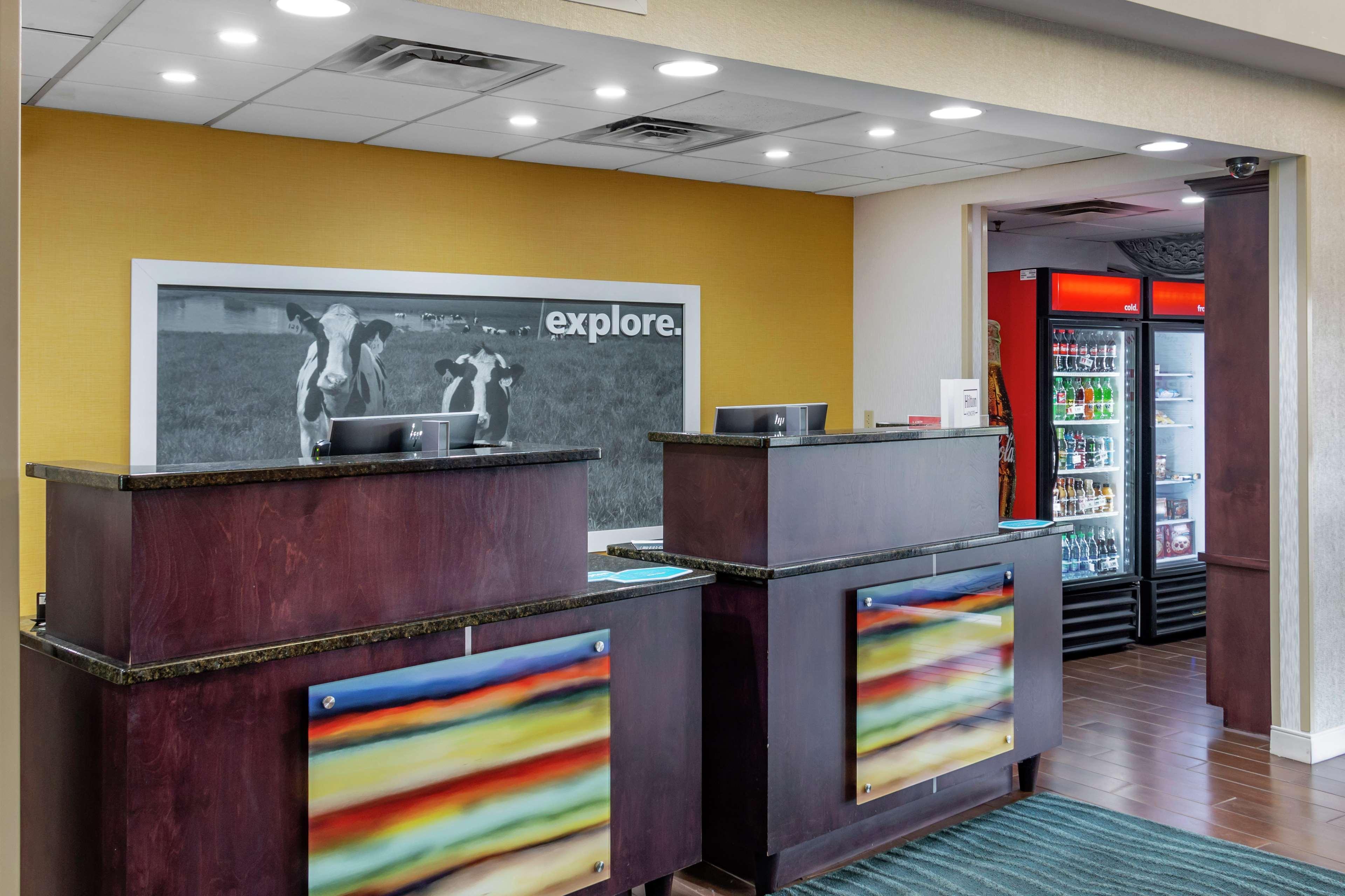Vista Lobby Hampton Inn Adel
