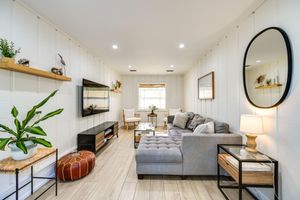Alquiler Vacacional - Modern Naples Duplex Home ~ 7 Mi to Beach!