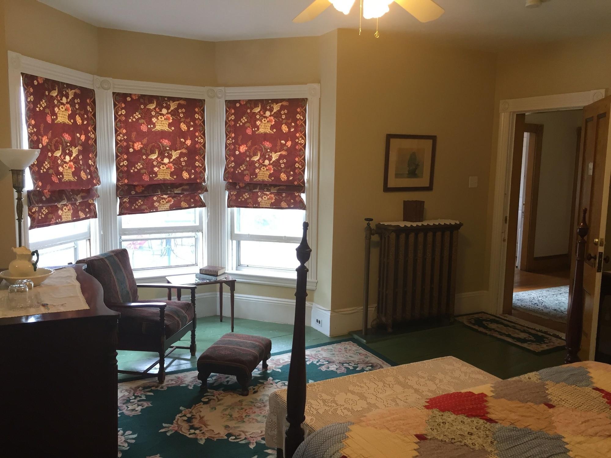 Habitación Evangeline's Tower Bed & Breakfast