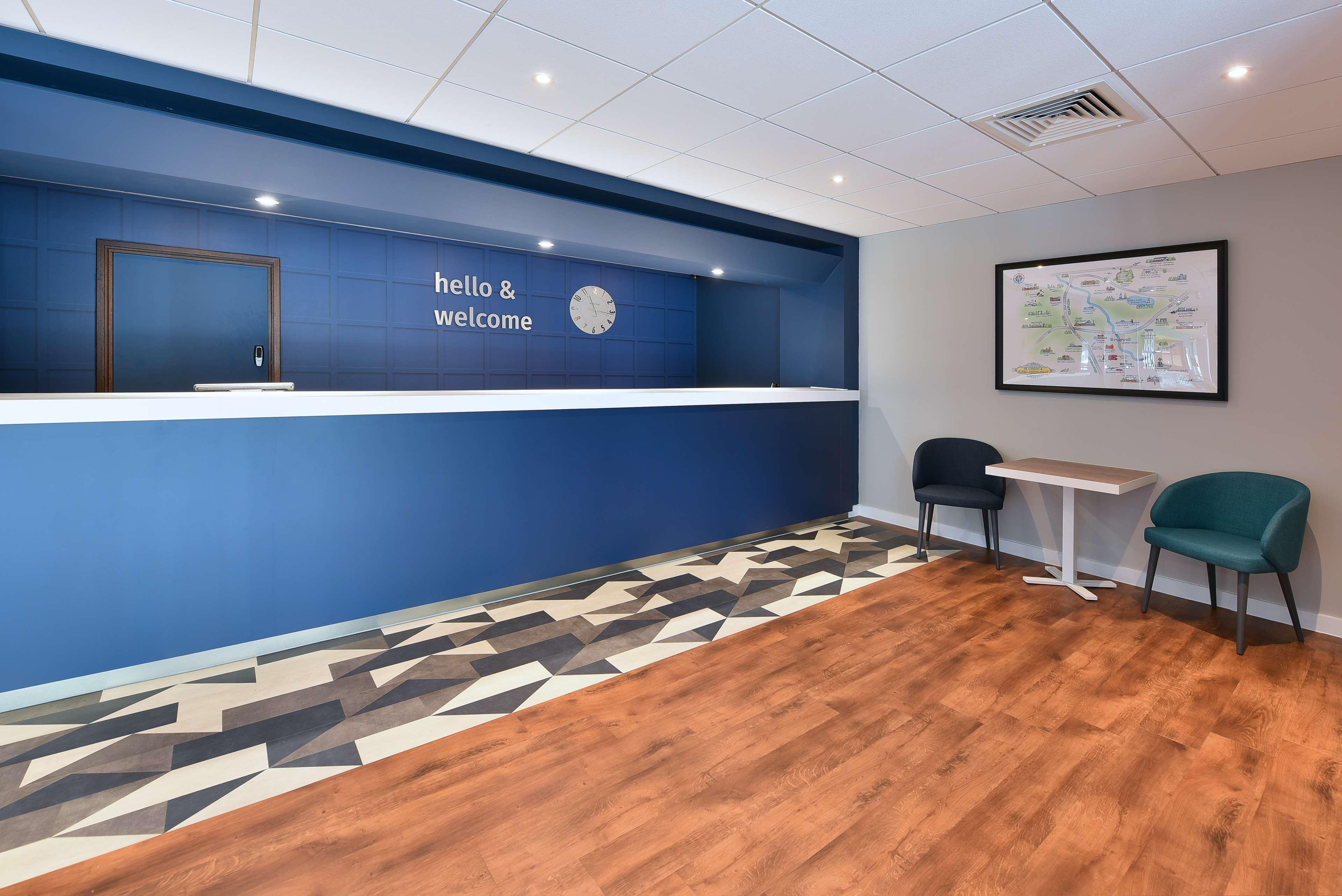 Vista Lobby Travelodge London Hounslow