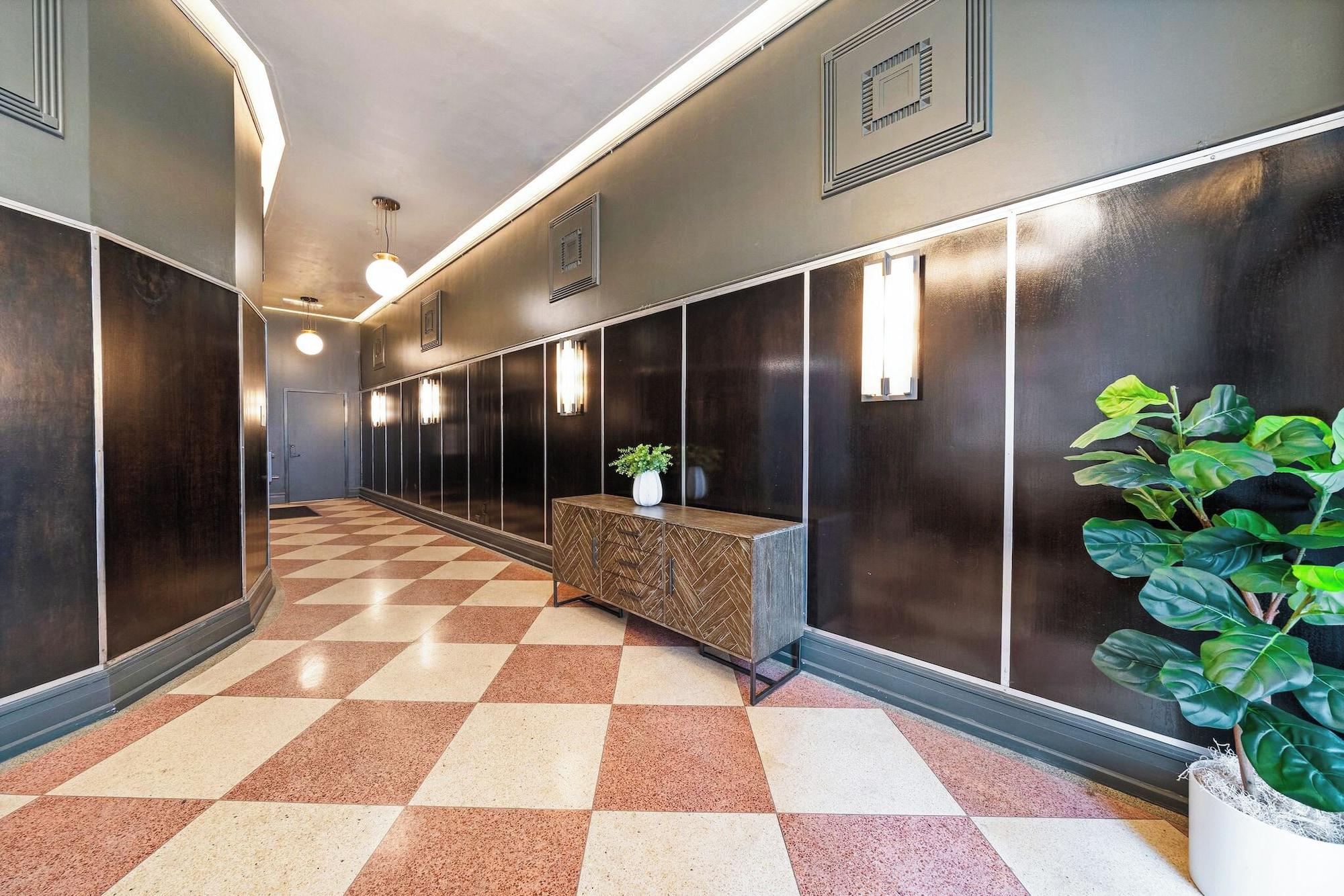 Vista Lobby La Luz