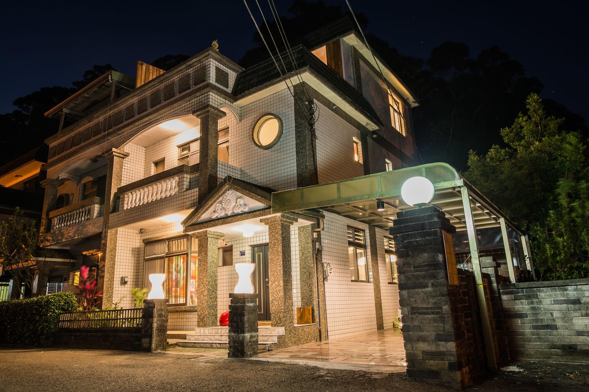Varios So Art Guesthouse & Hostel