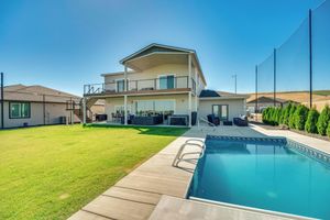 Alquiler Vacacional - Hunt & Hike: Potholes State Park Home Hot Tub