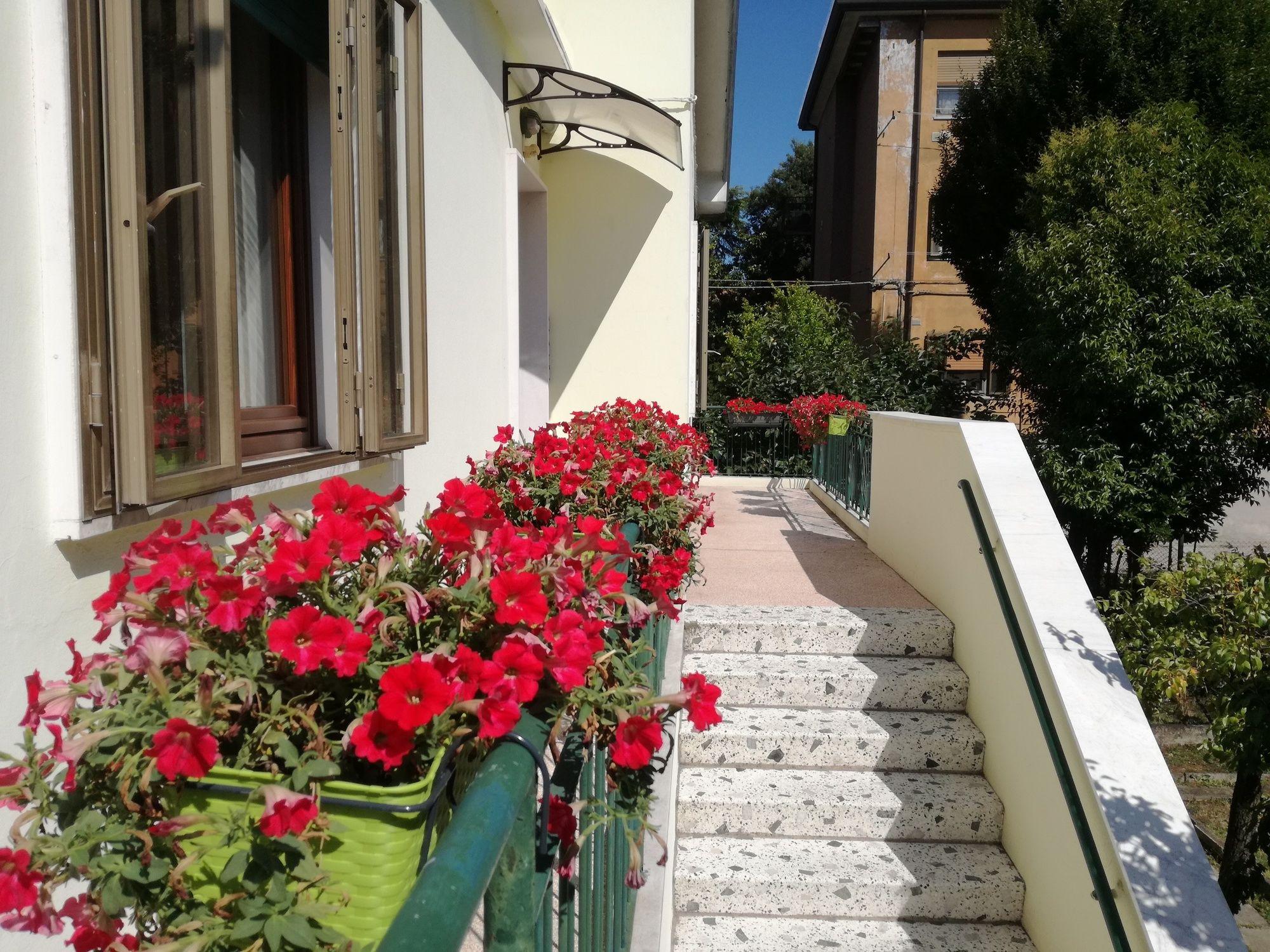 Vista Exterior Beautiful Venice Bed and Breakfast
