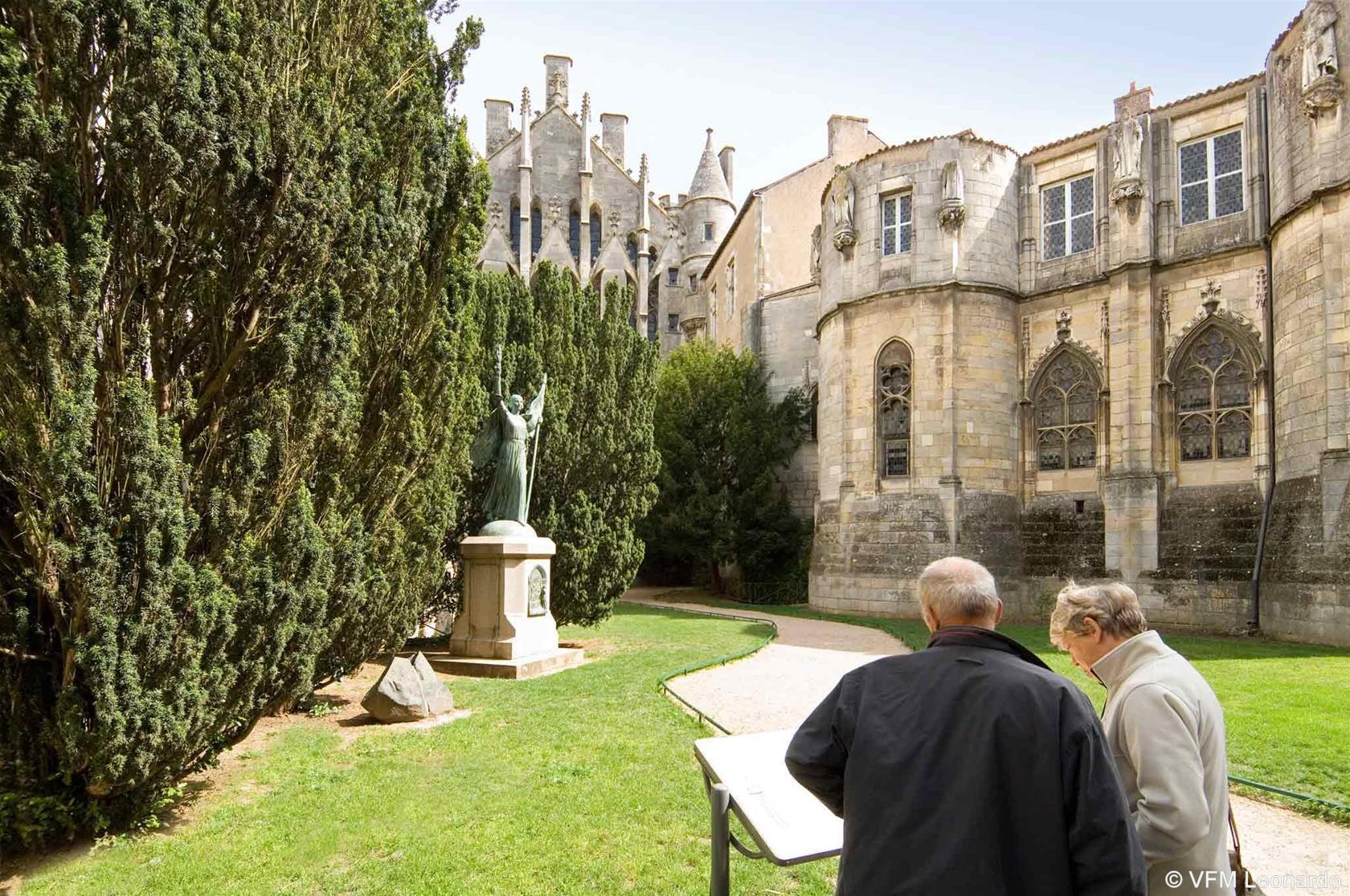 Vista Exterior ibis Poitiers Centre