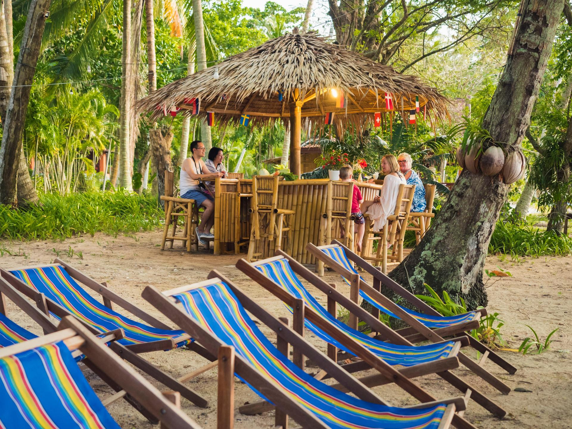 Bar/Salón Baan Mai Beachfront Lone Island Phuket