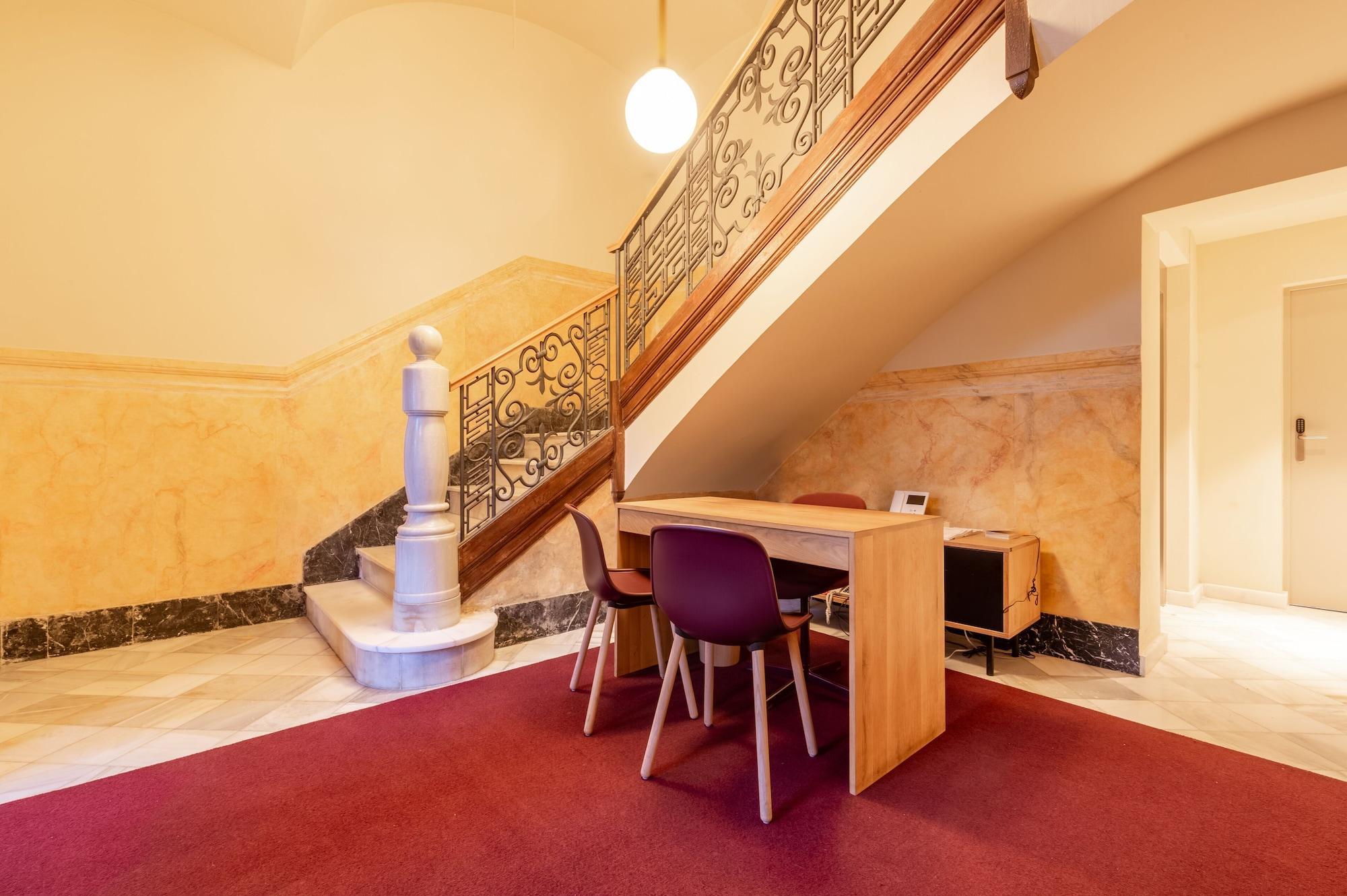 Vista Lobby Port Plaza Apartments