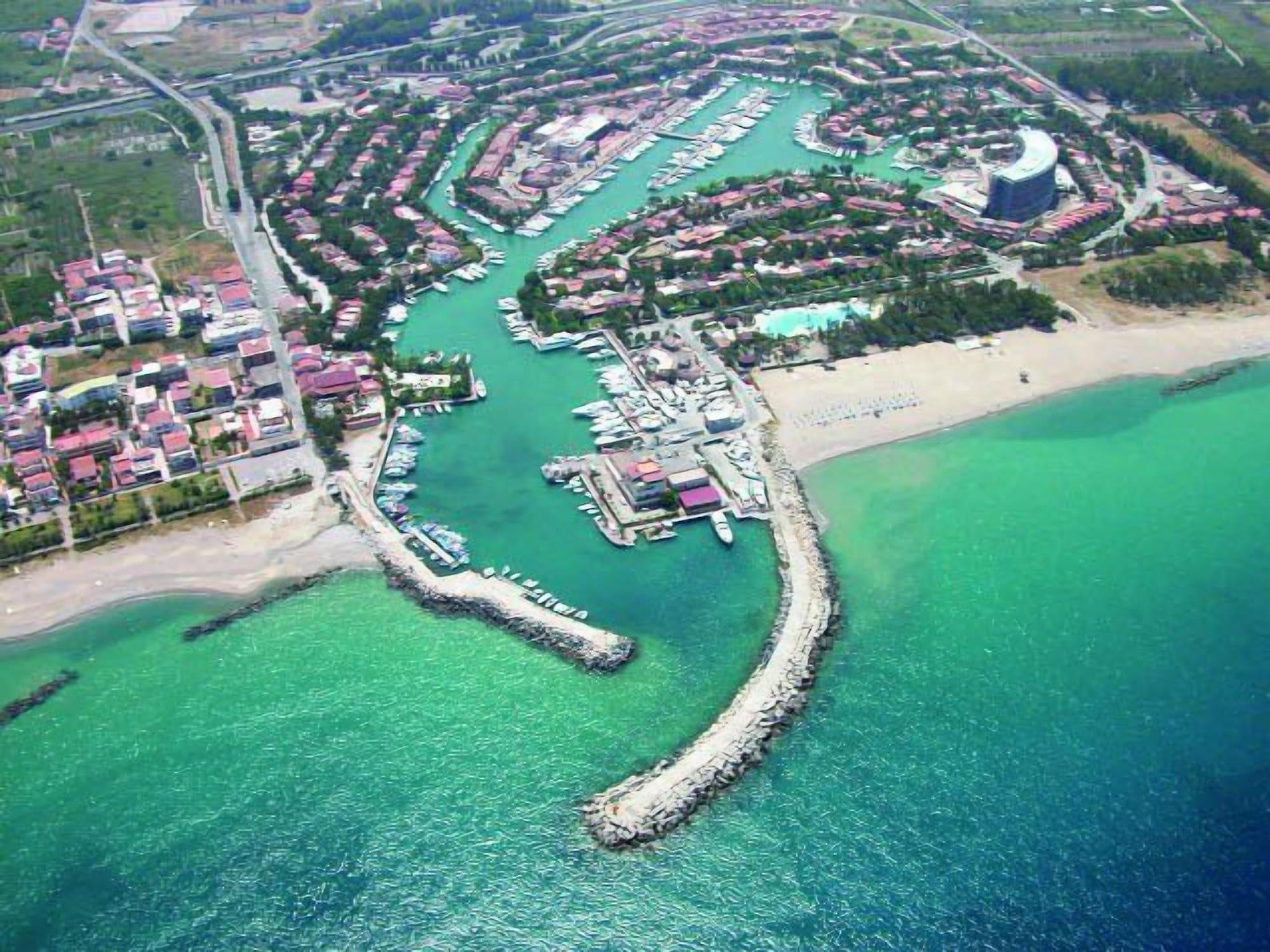 Vista Exterior Residence Baia dei Delfini