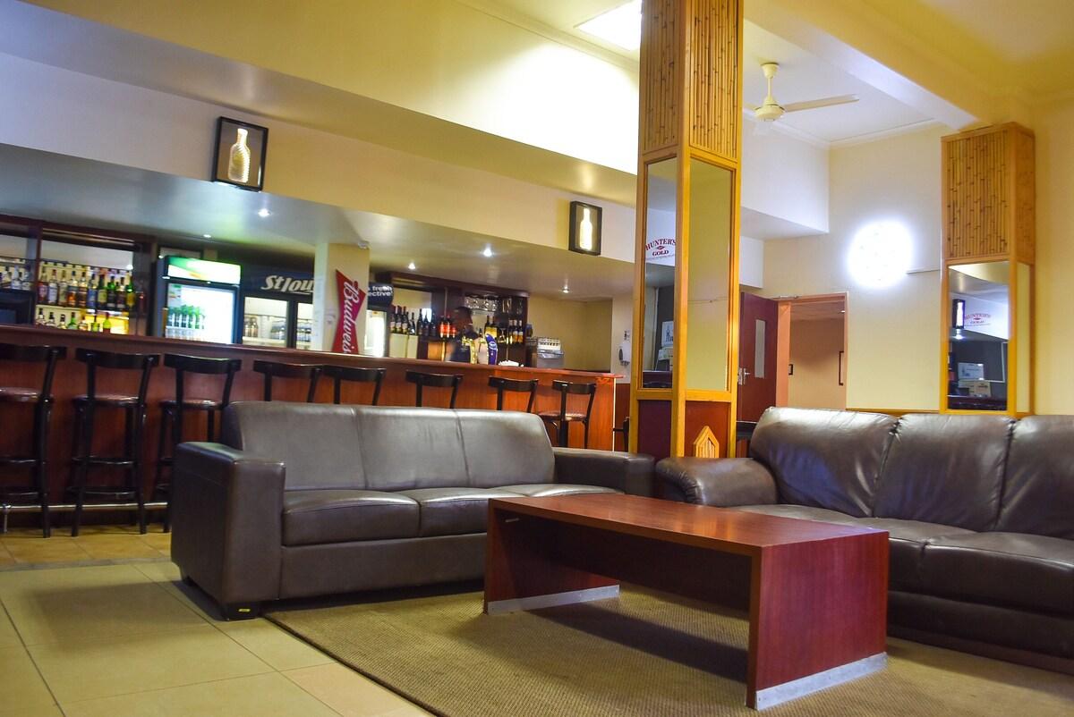 Bar/Salón Cresta Botsalo Hotel