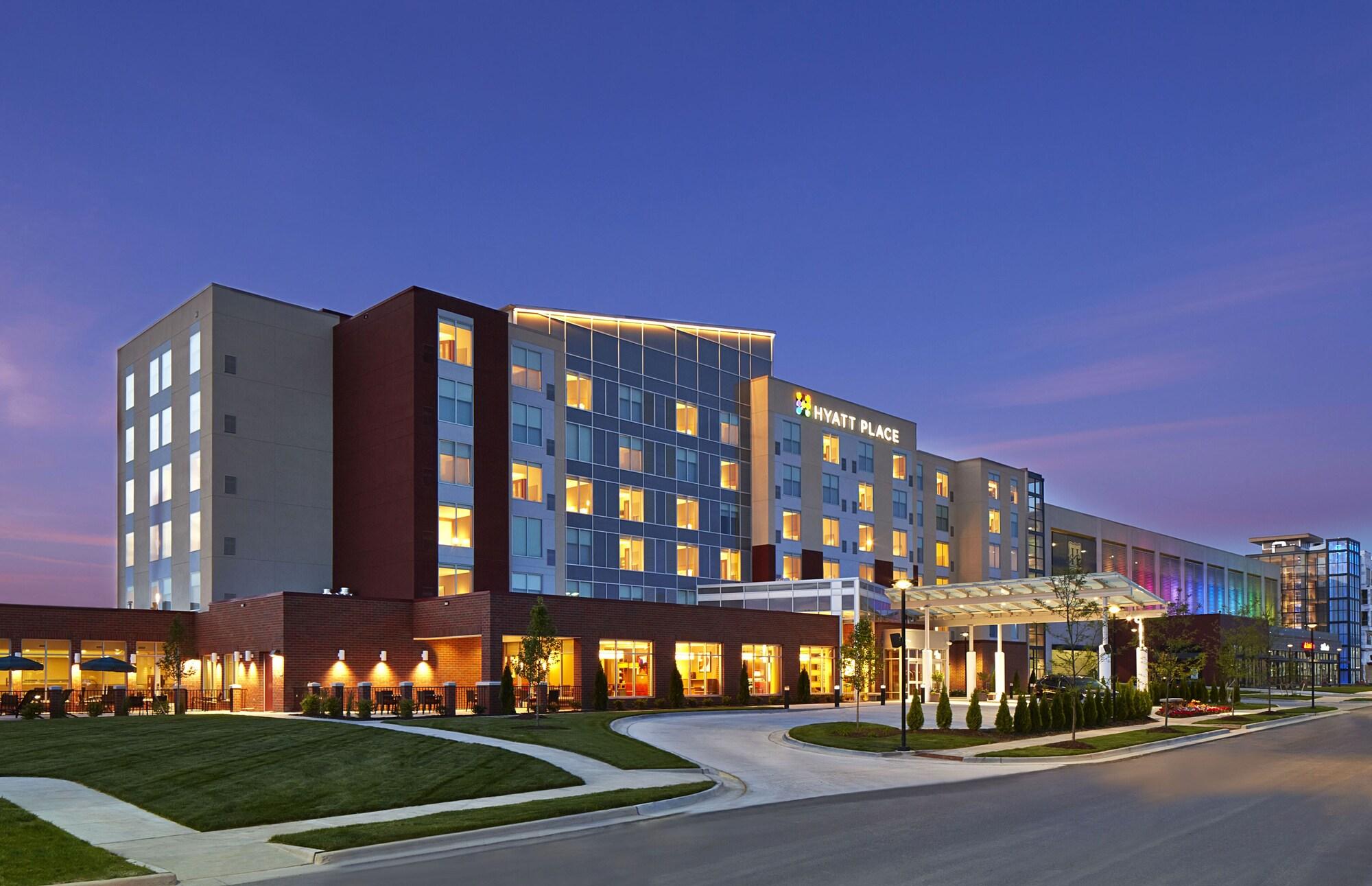 Vista Exterior Hyatt Place Lansing - East