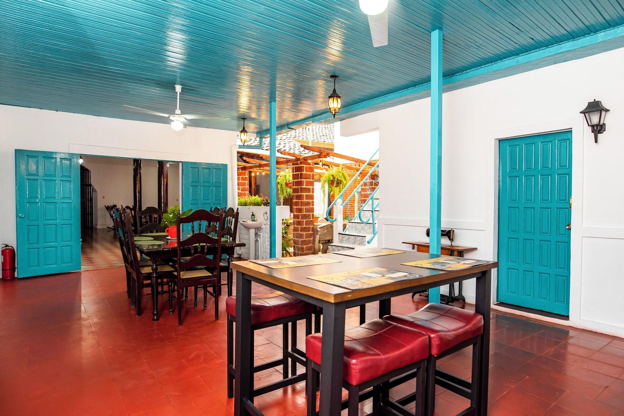Varios Hostal Victoria