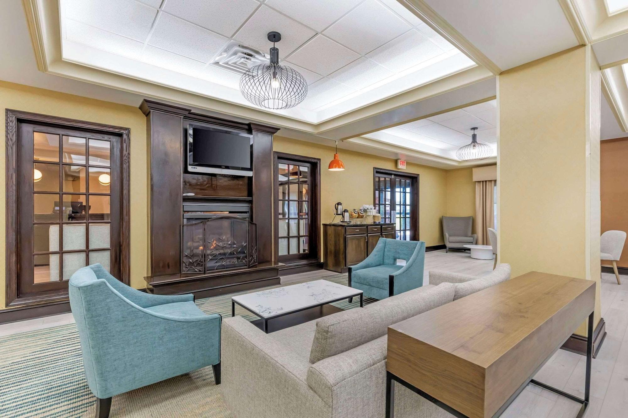 Vista Lobby Comfort Inn & Suites Chestertown