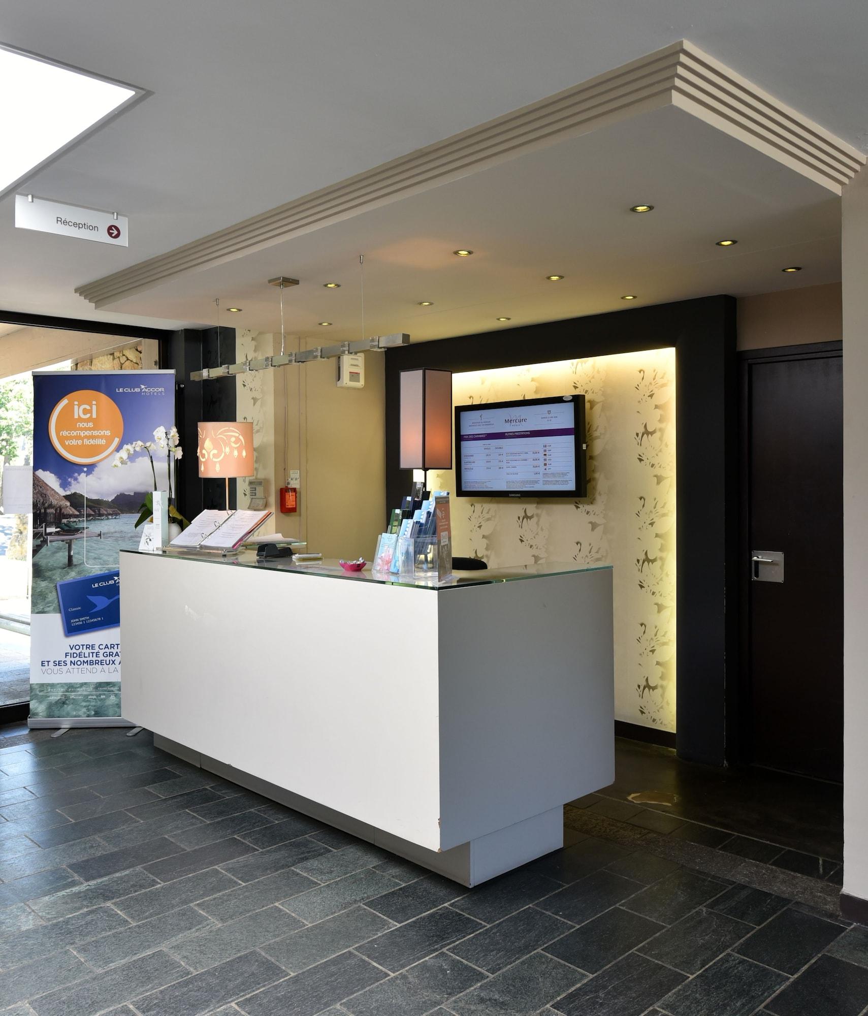 Vista Lobby Mercure Brignoles Golf De Barbaroux