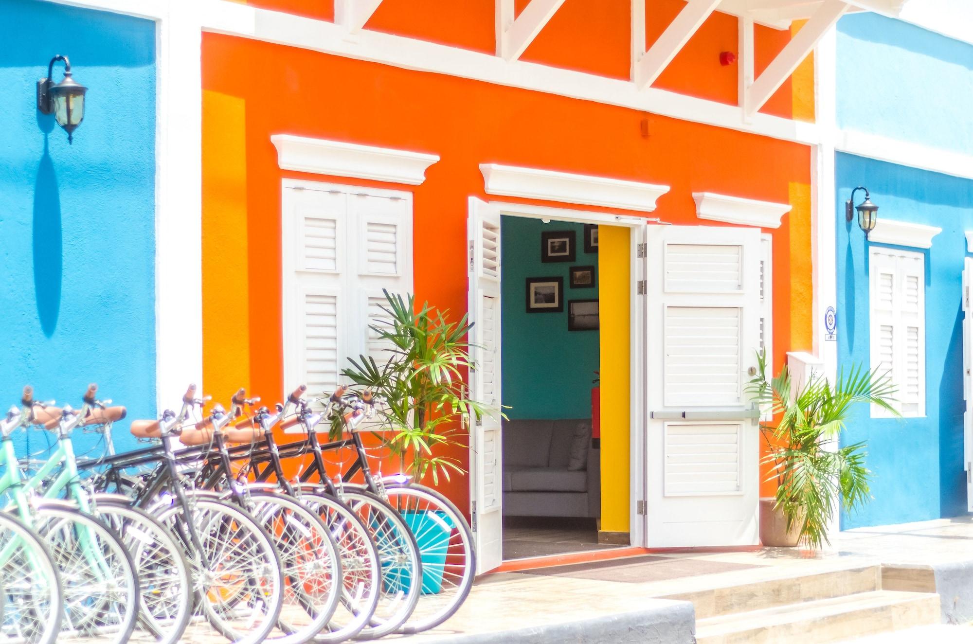 Vista Exterior Bed & Bike Curacao Hostel