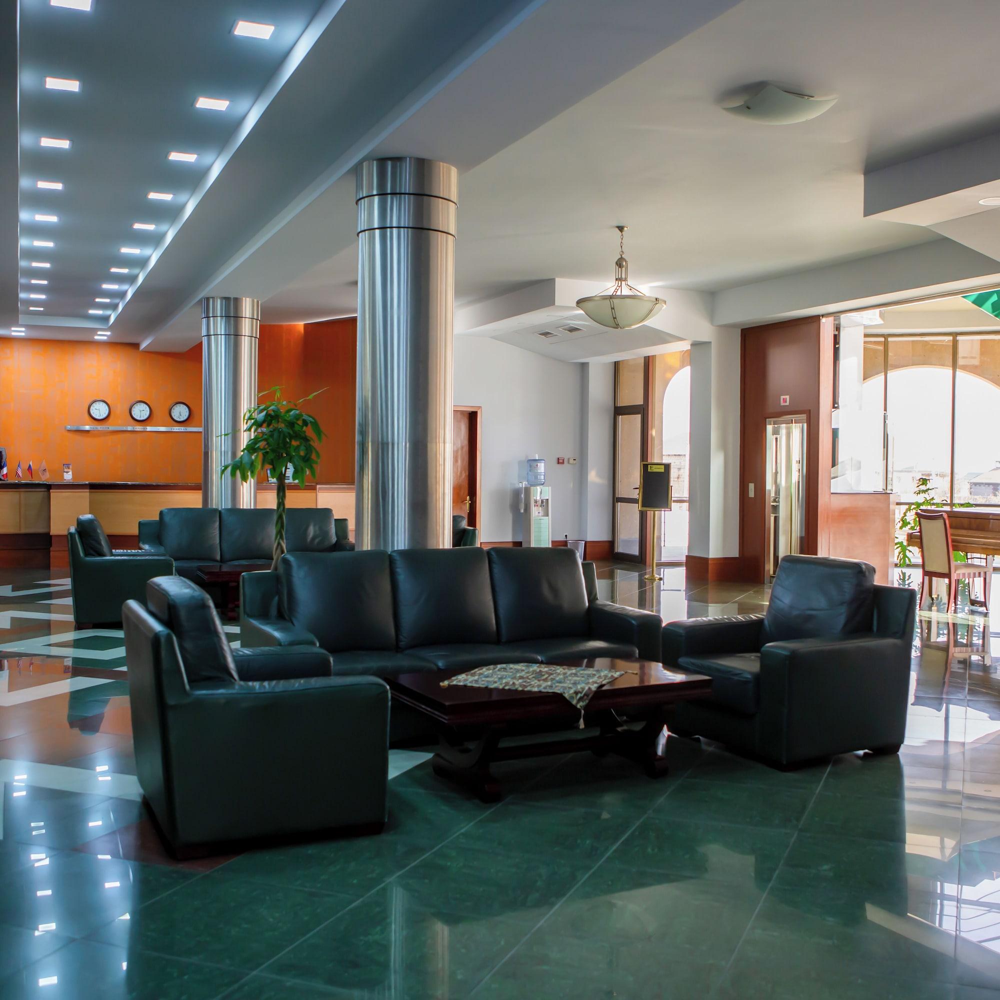Vista Lobby Latar Hotel Complex
