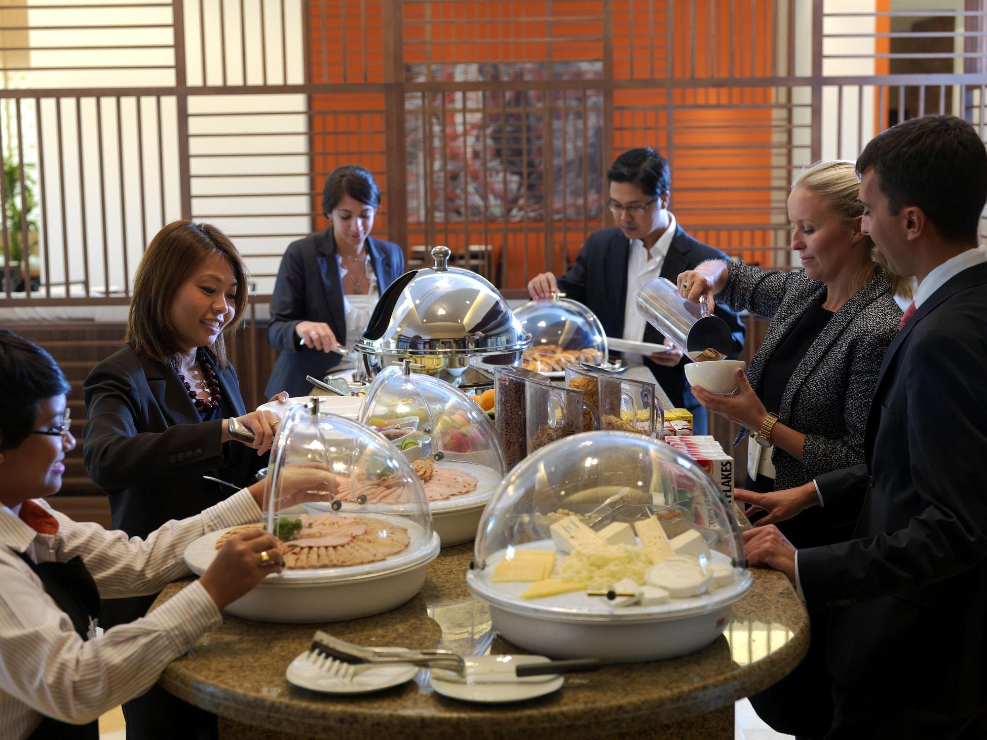 Restaurant Staybridge Suites Abu Dhabi Yas Island by IHG