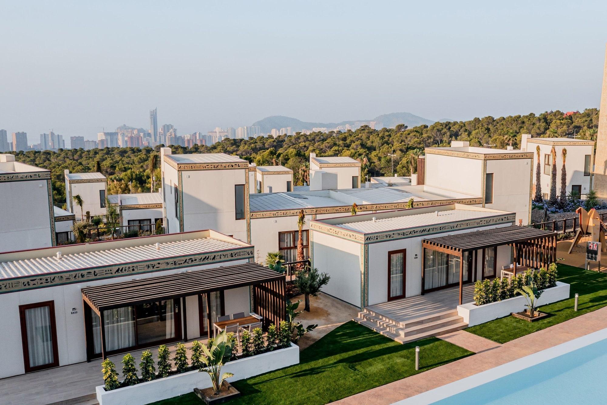 Vista Exterior Four Points by Sheraton Costa Blanca Villas