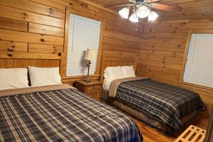 Alquiler Vacacional - Charming 2-bedroom cabin with AC and WiFi in delightful Twin City, GA.