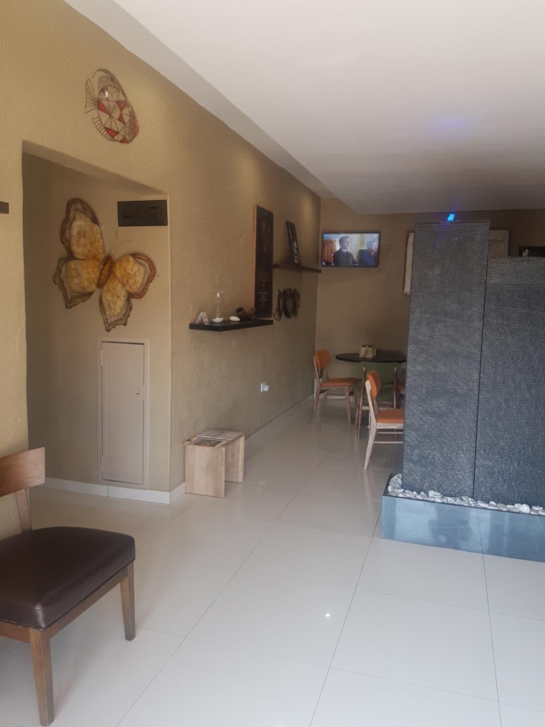 Vista Lobby La Signature Guest House