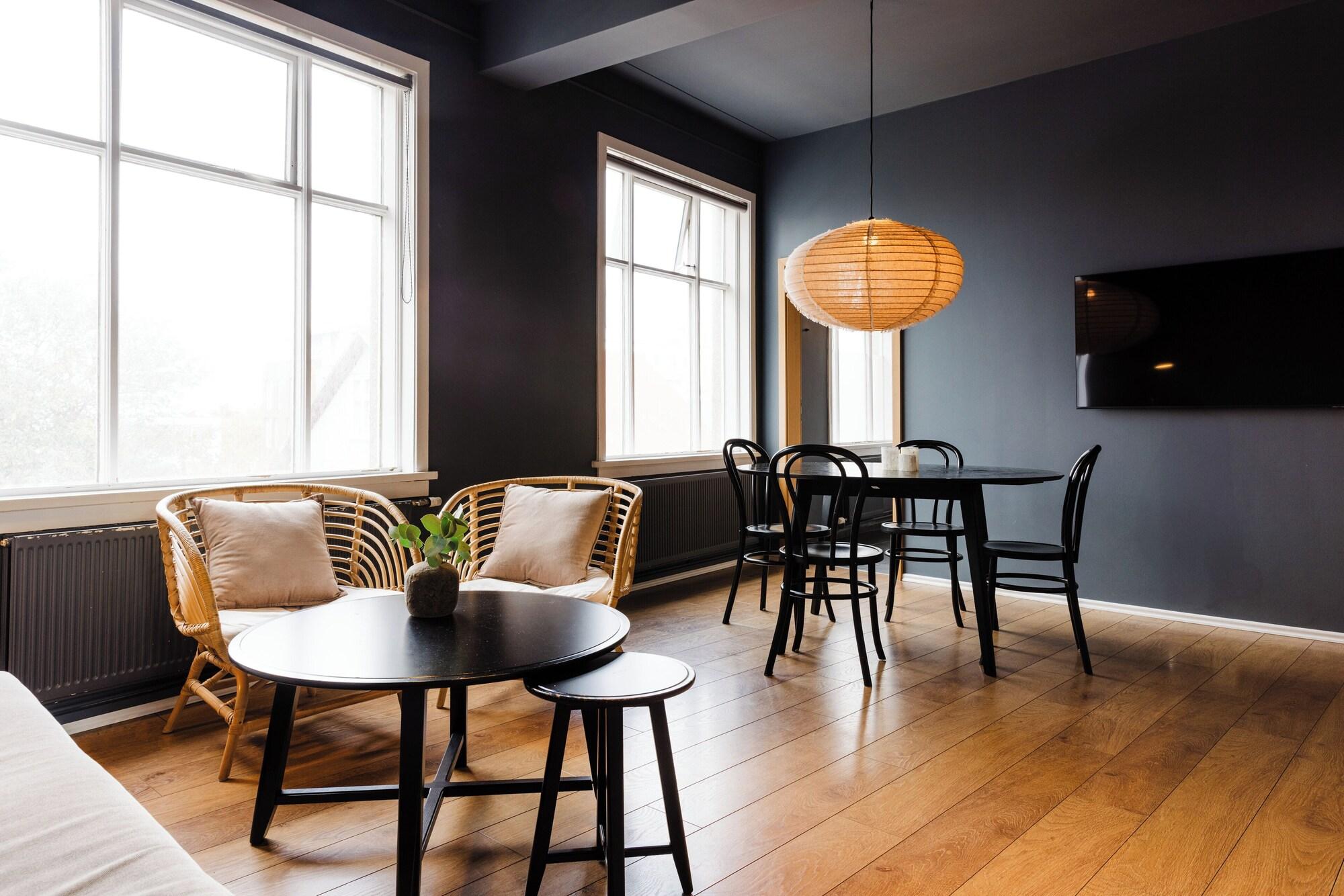 Varios Rey Apartments