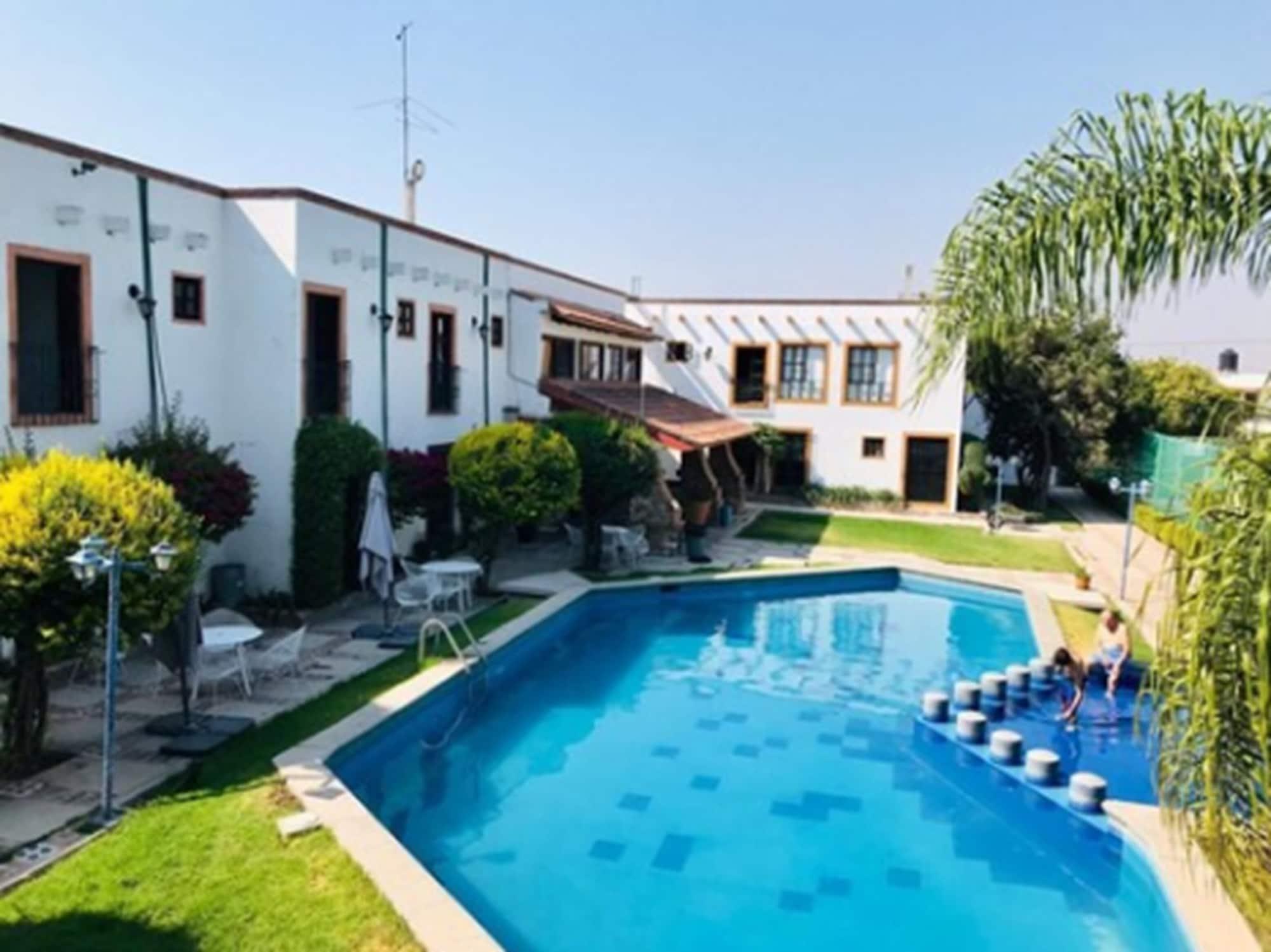 Vista Piscina Hotel La Mansión