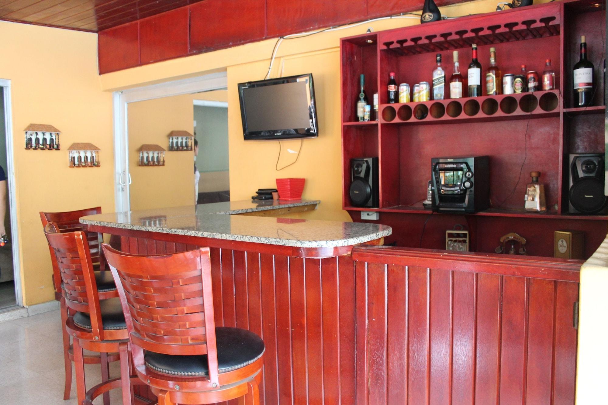 Bar/Salón Hostal Cocos Inn