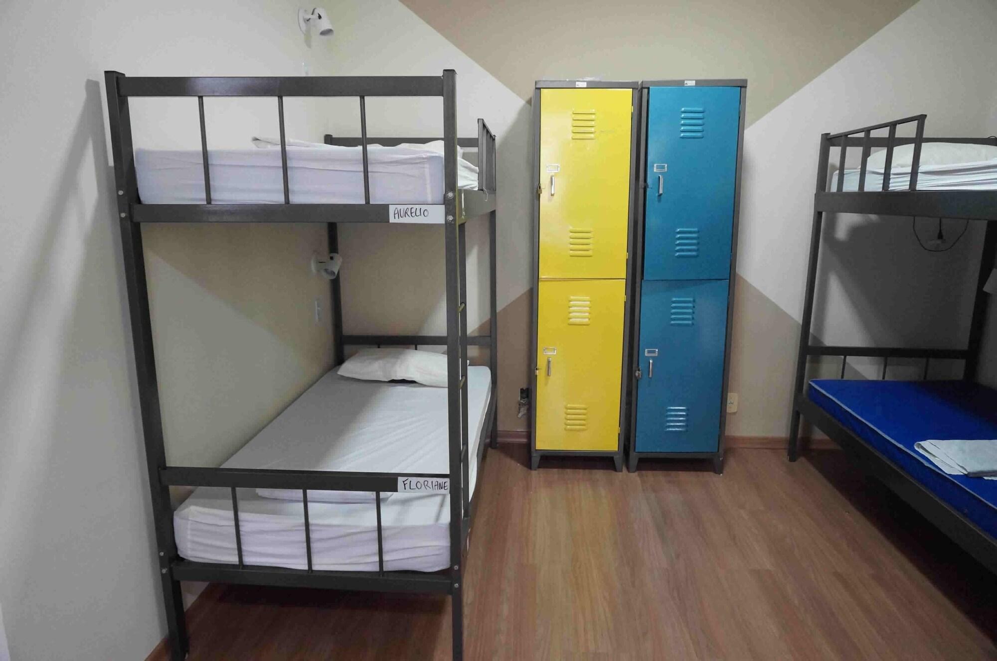 Varios Aurora Hostel