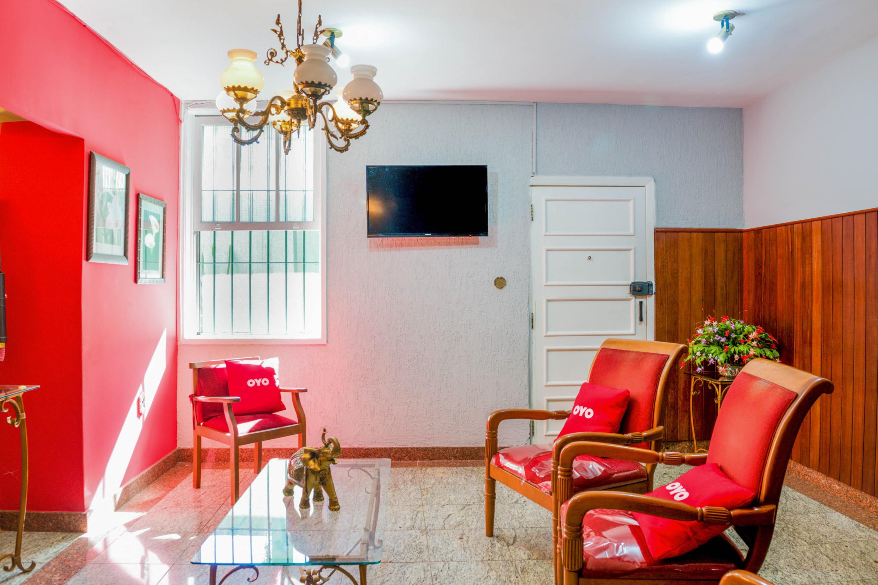 Zona de estar OYO Hotel Lindoia, Petropolis